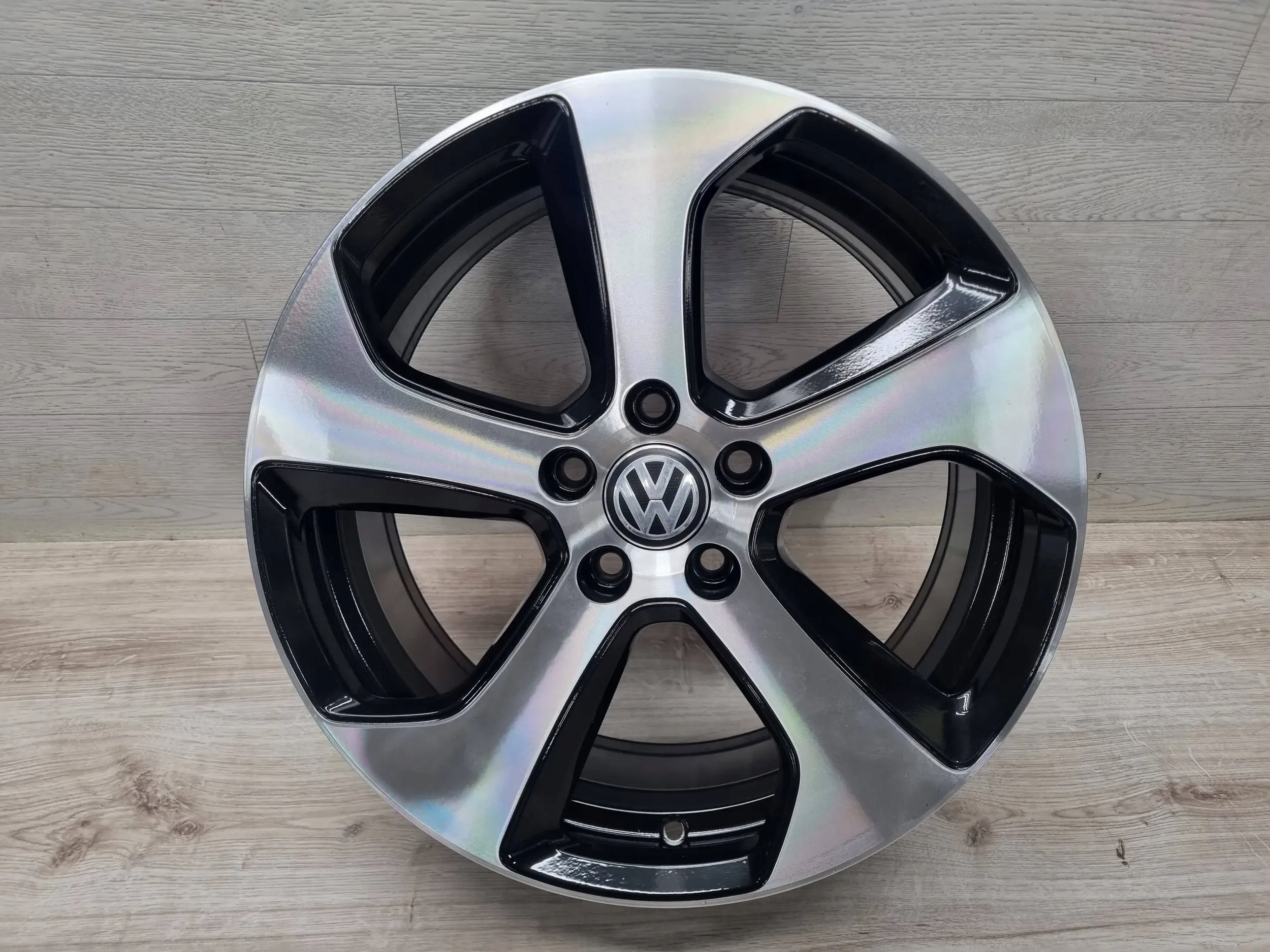 Alu Felge Volkswagen Golf VII Golf Golf V Golf VI T4 18 Zoll 7.5J 5x112 49ET 5G0601025AS