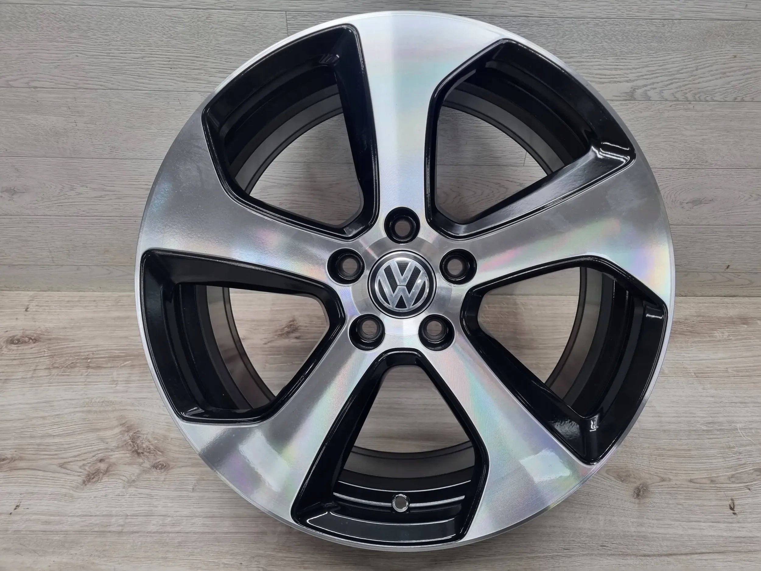 Alu Felge Volkswagen Golf VII Golf Golf V Golf VI T4 18 Zoll 7.5J 5x112 49ET 5G0601025AS