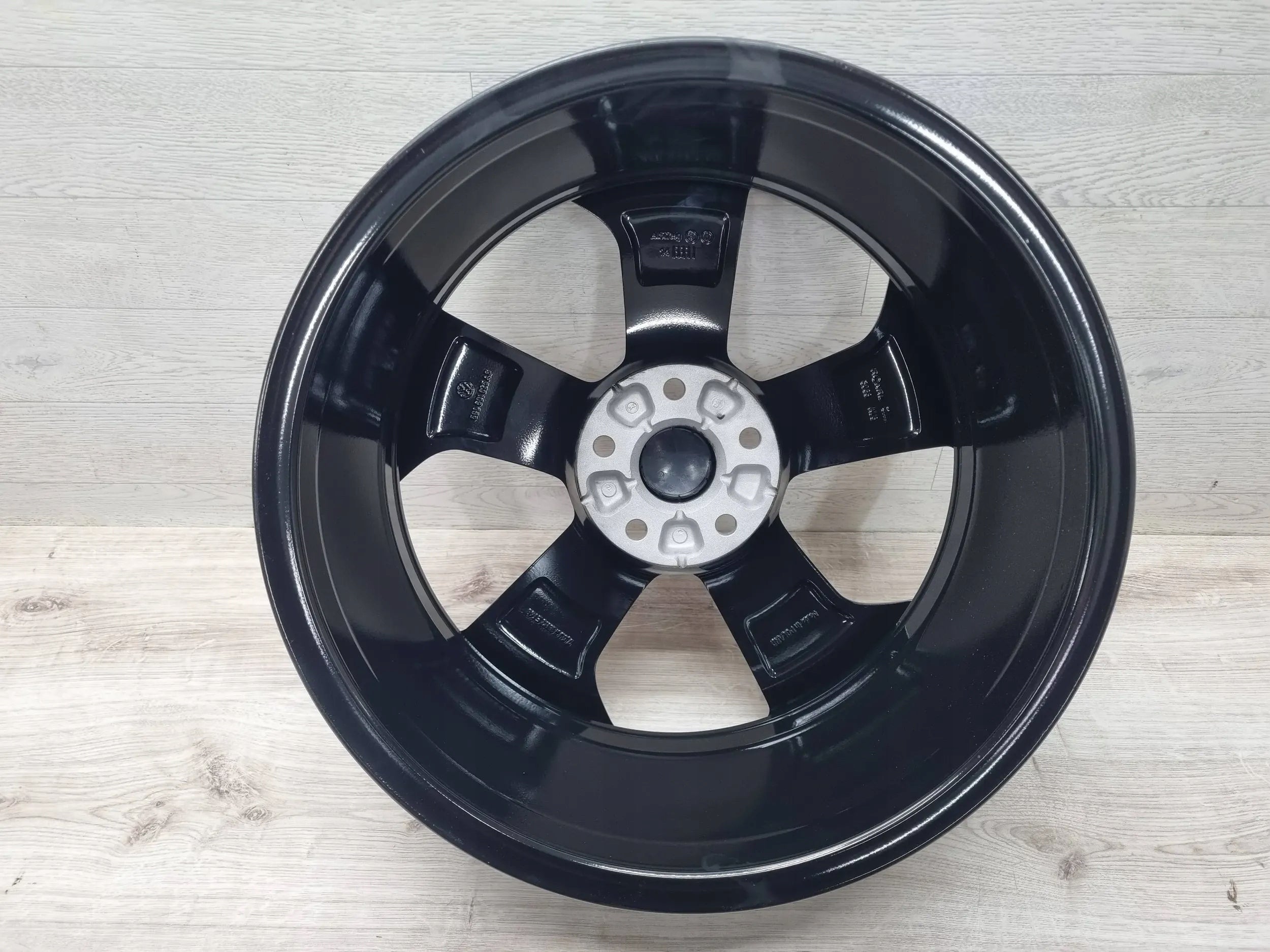 Alu Felge Volkswagen Golf VII Golf Golf V Golf VI T4 18 Zoll 7.5J 5x112 49ET 5G0601025AS