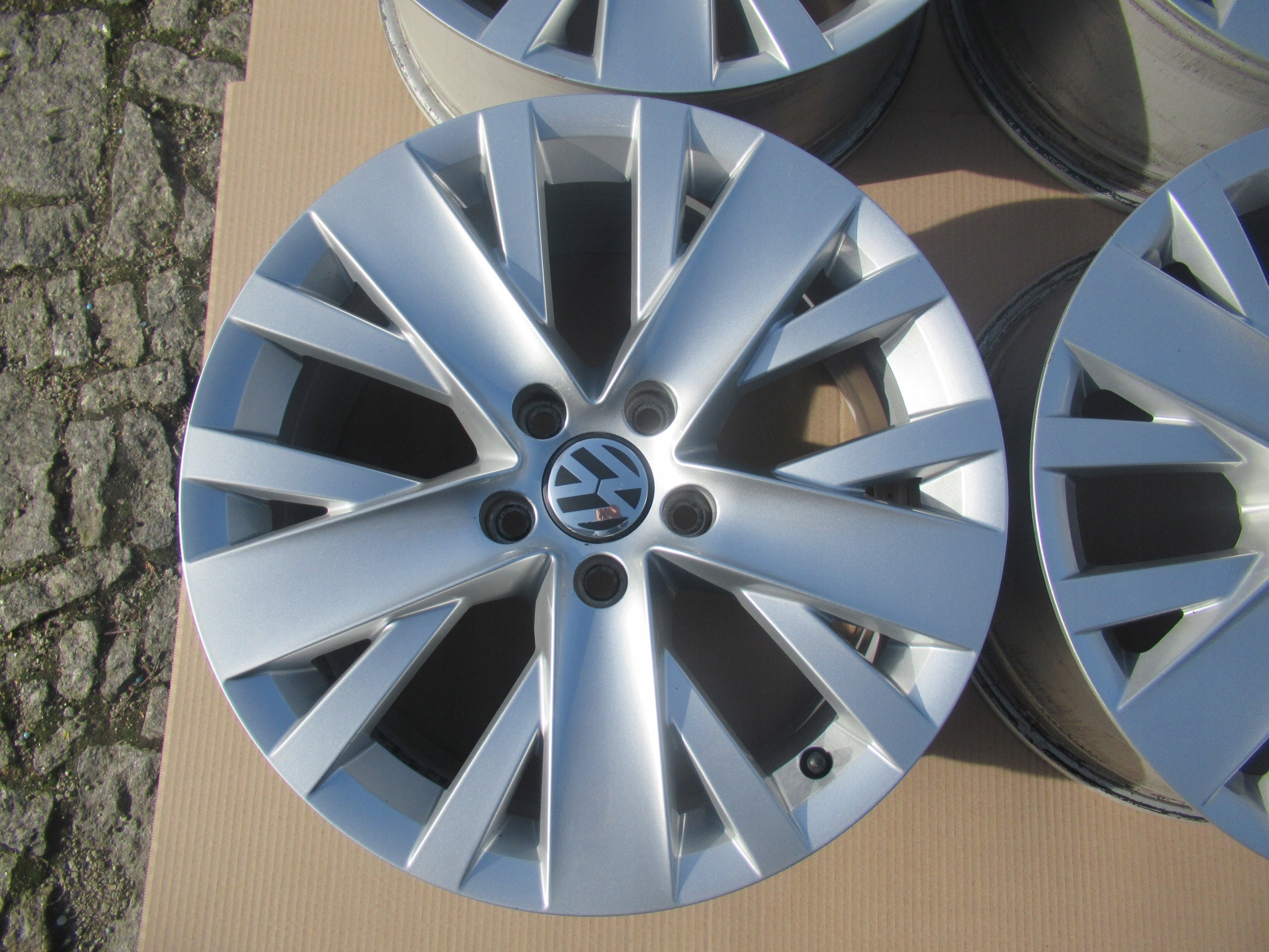 Alu Felge Volkswagen Passat Golf Caddy Sharan Eos Jetta Touran T4 17 Zoll 7.0J 5x112 39ET 7N0601025L