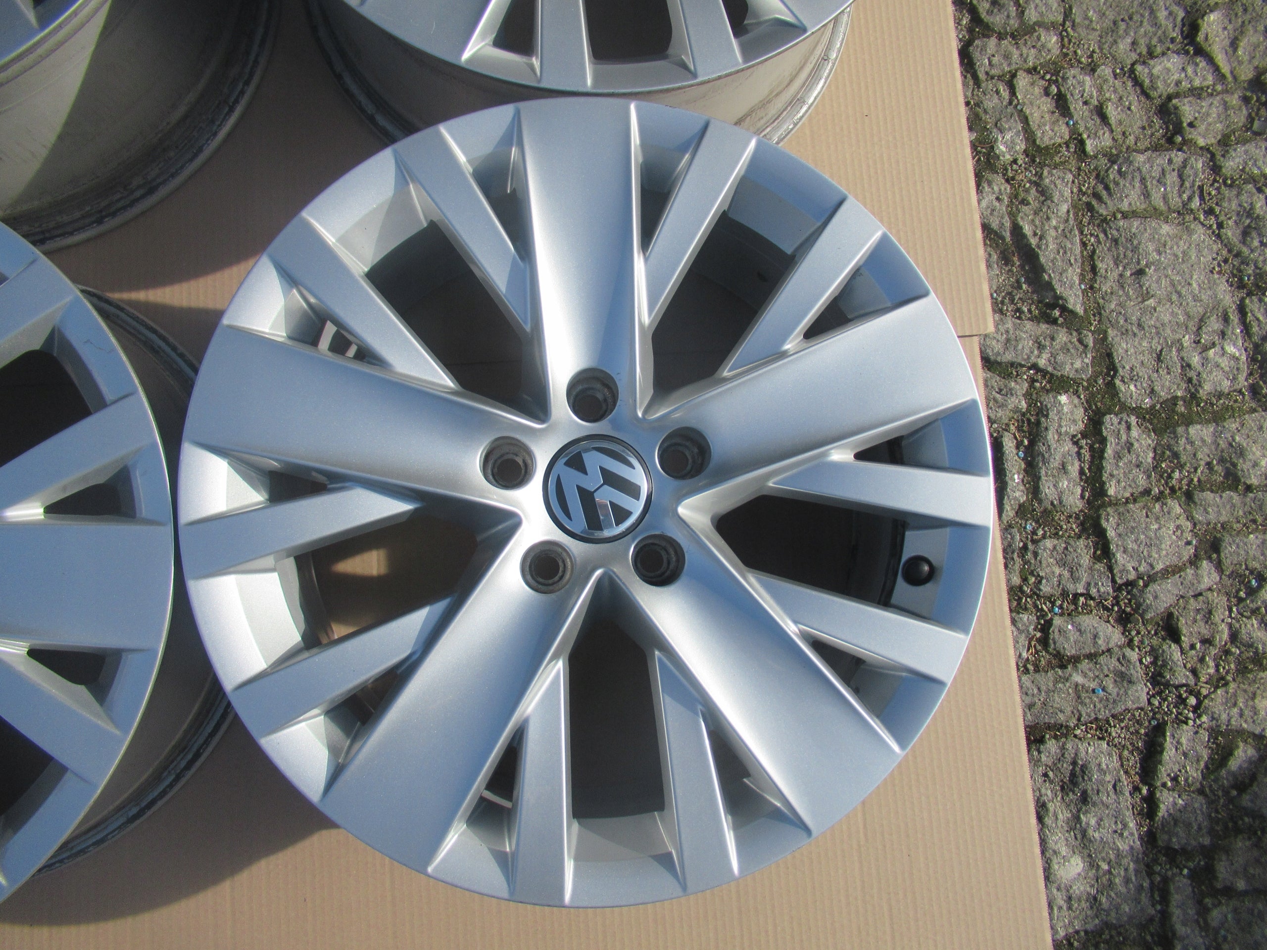 Alu Felge Volkswagen Passat Golf Caddy Sharan Eos Jetta Touran T4 17 Zoll 7.0J 5x112 39ET 7N0601025L