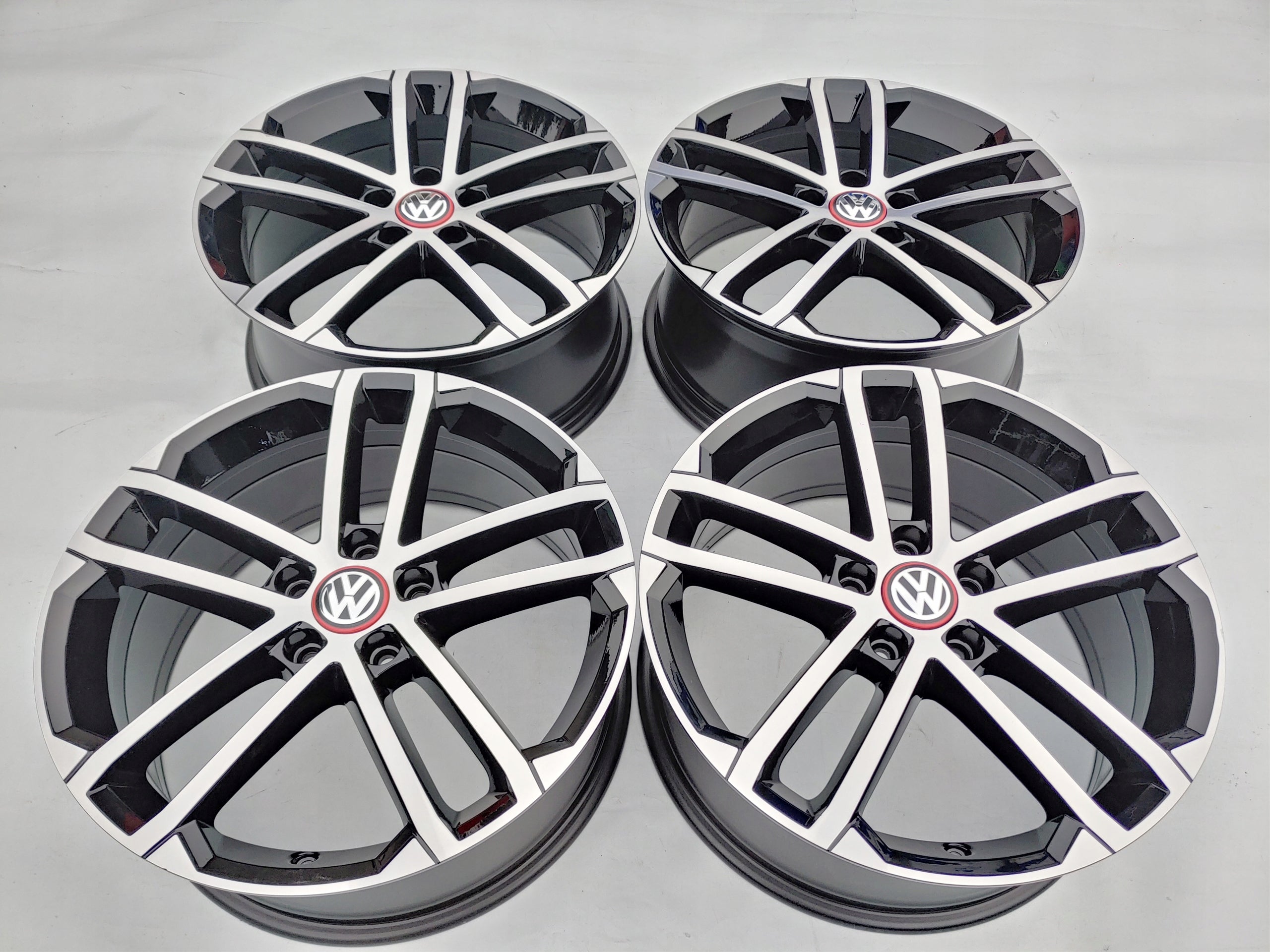 Alu Felge Volkswagen Golf VII Golf Caddy Golf V Golf VI Touran 18 Zoll 7.5J 5x112 49ET 5G0601025AQ