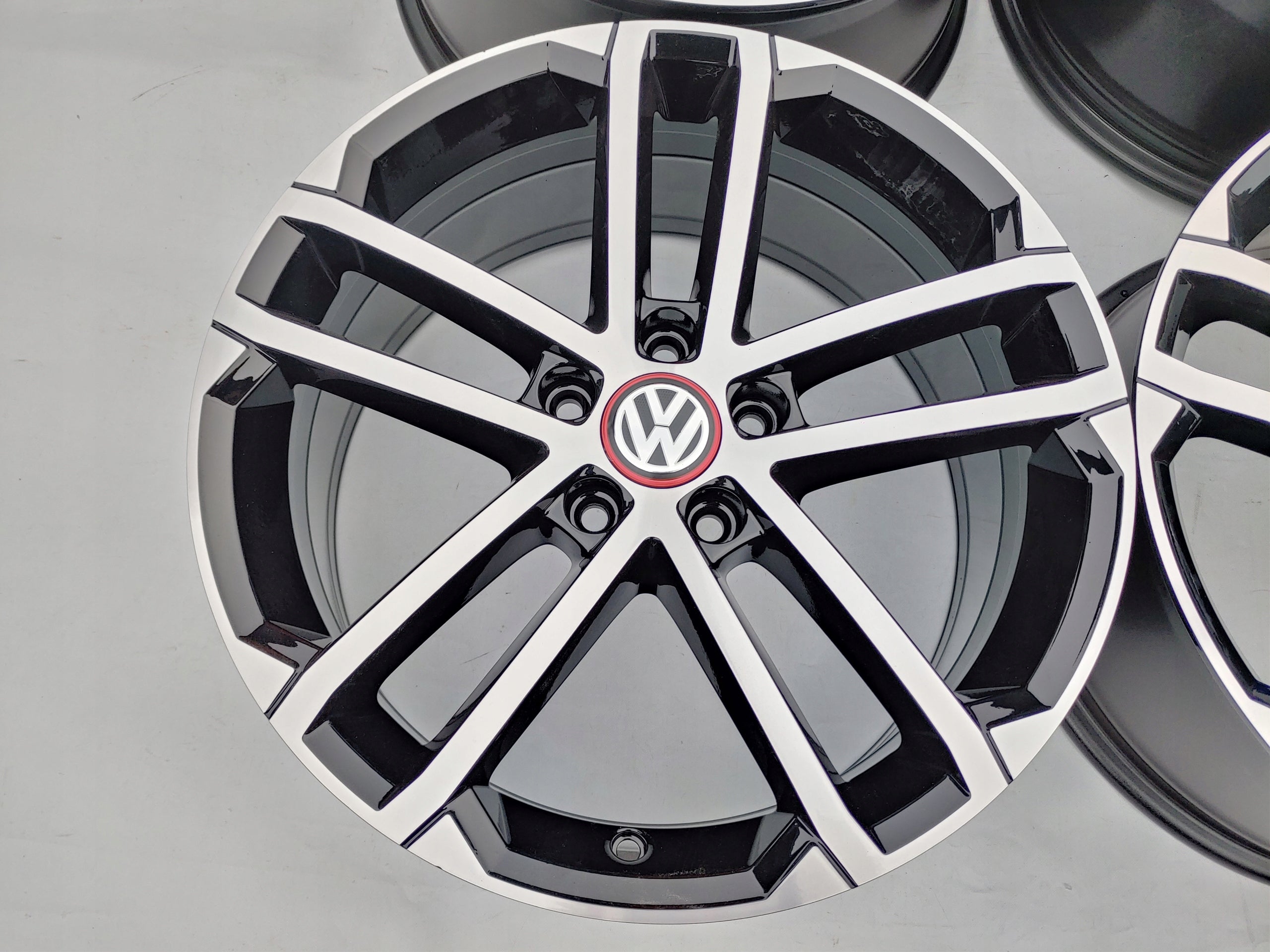 Alu Felge Volkswagen Golf VII Golf Caddy Golf V Golf VI Touran 18 Zoll 7.5J 5x112 49ET 5G0601025AQ