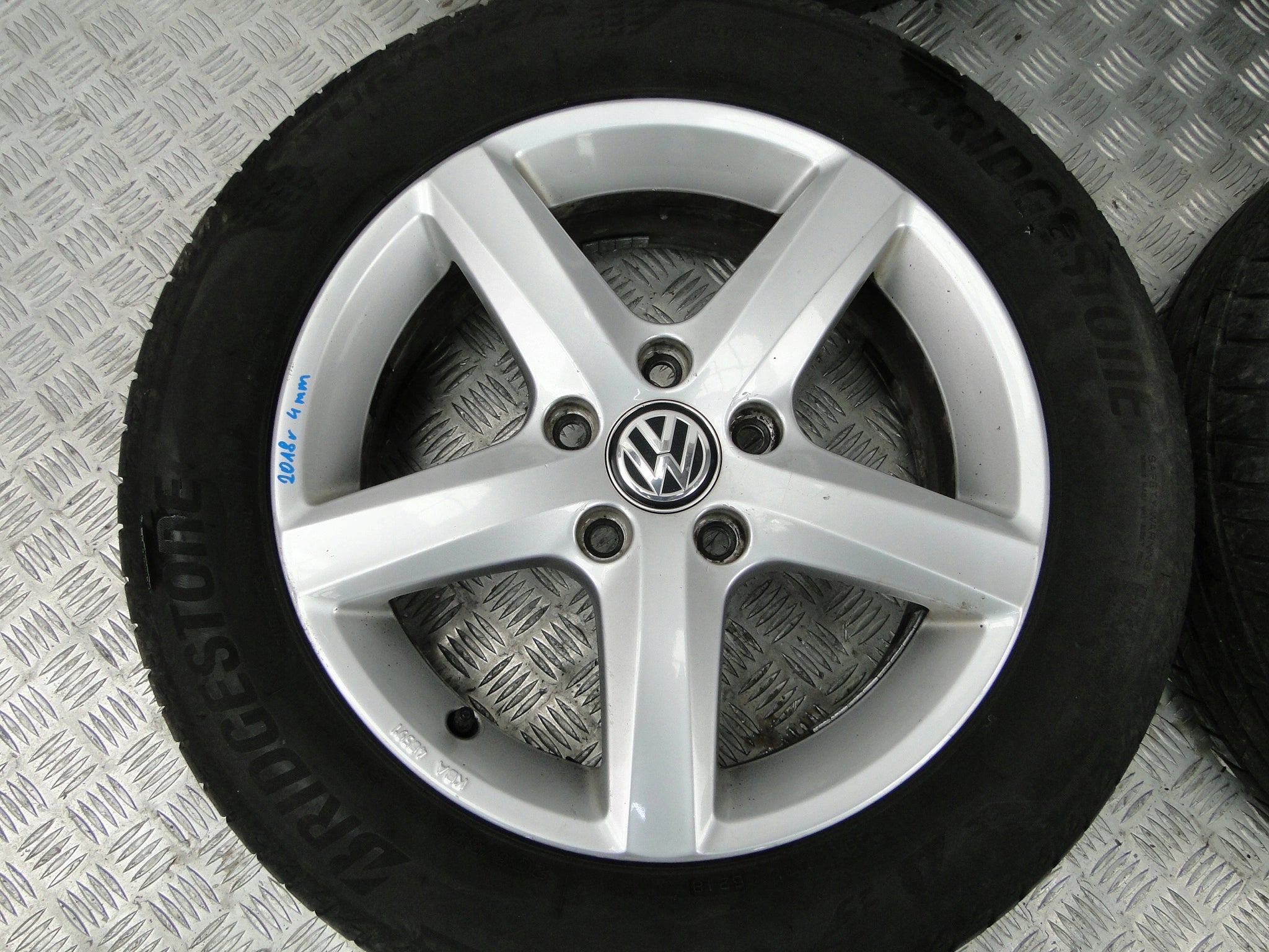 Alu Felge Volkswagen Golf VII Golf Caddy Golf V Golf VI Touran 16 Zoll 6.0J 5x112 48ET 5G0071496