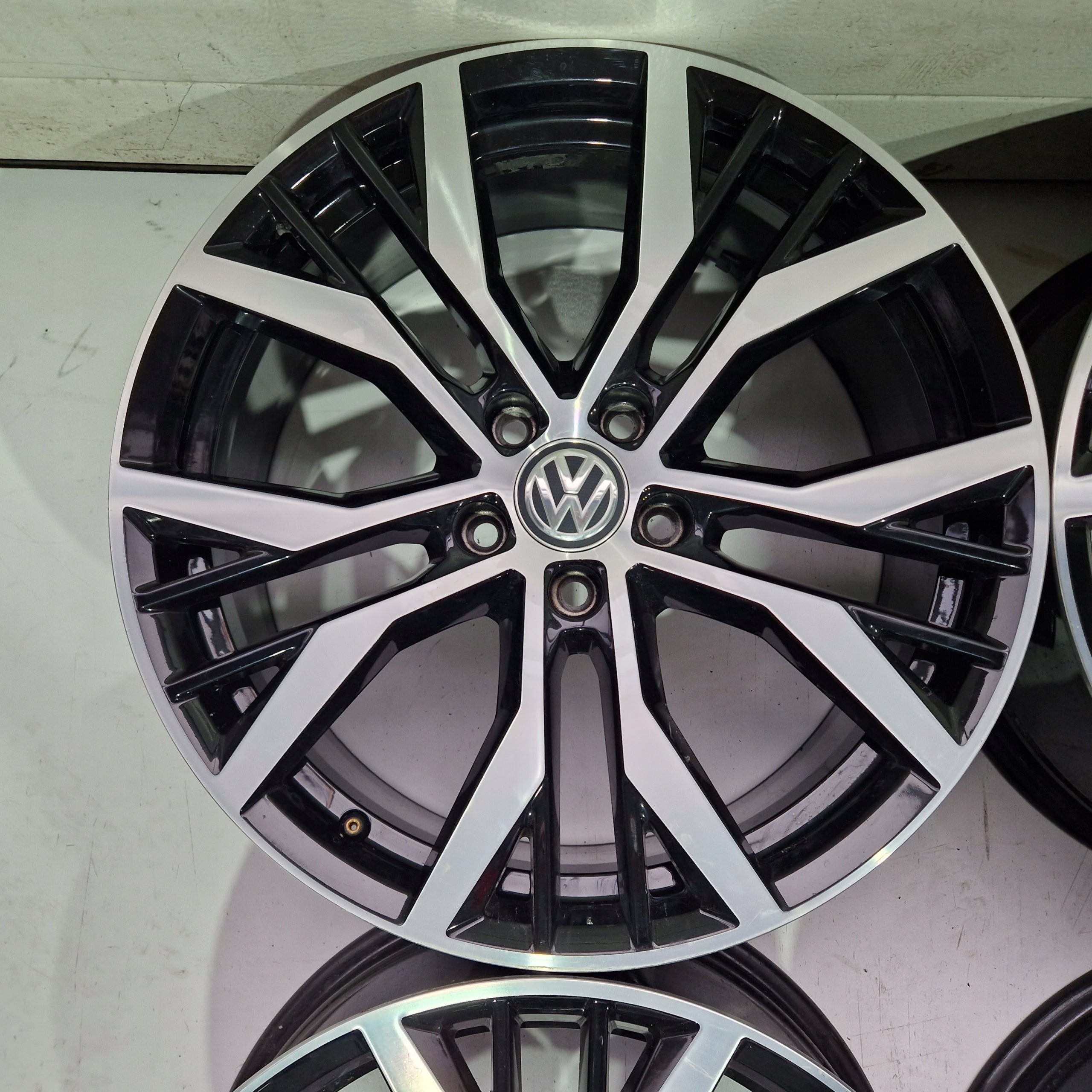 Alu Felge Volkswagen Golf Caddy Golf V Golf VI T5 Touran 19 Zoll 7.5J 5x112 51ET