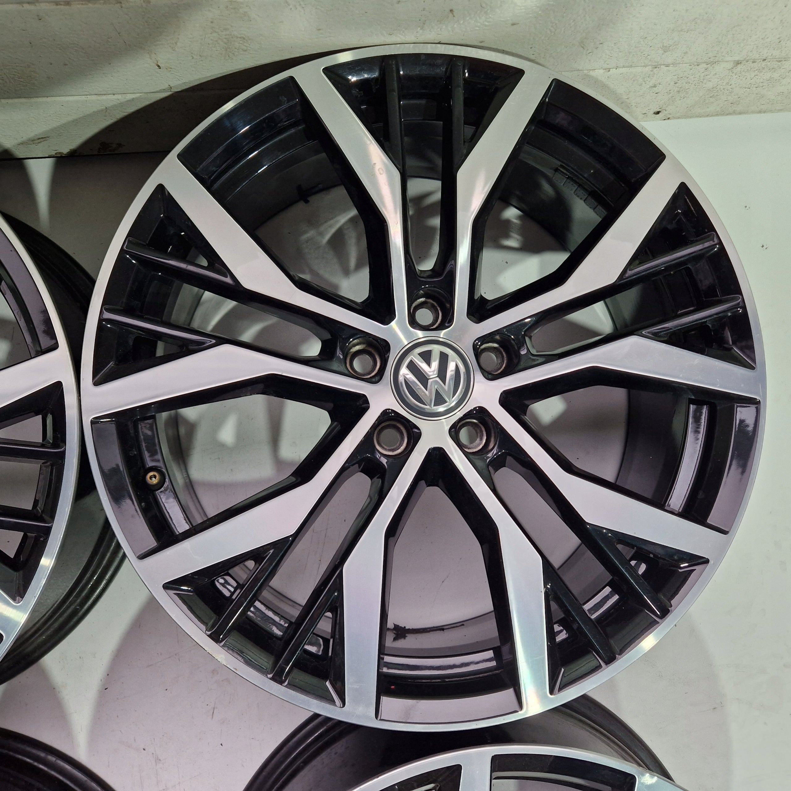 Alu Felge Volkswagen Golf Caddy Golf V Golf VI T5 Touran 19 Zoll 7.5J 5x112 51ET