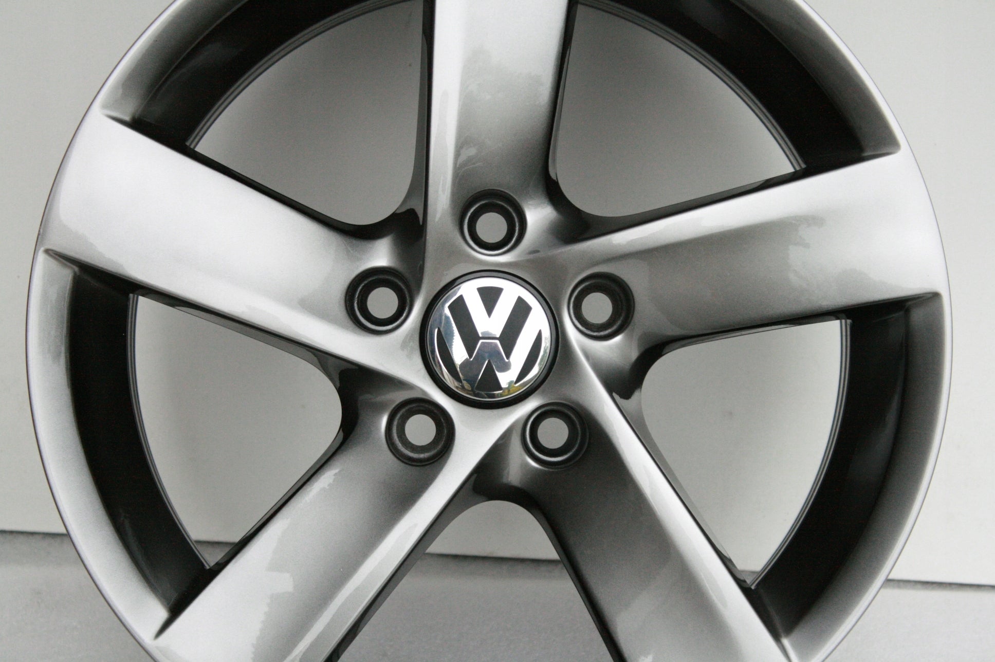  Alu Felge Volkswagen Caddy Passat Touran Golf 16 Zoll 7.0J 5x112 45ET 3AA601025A product image