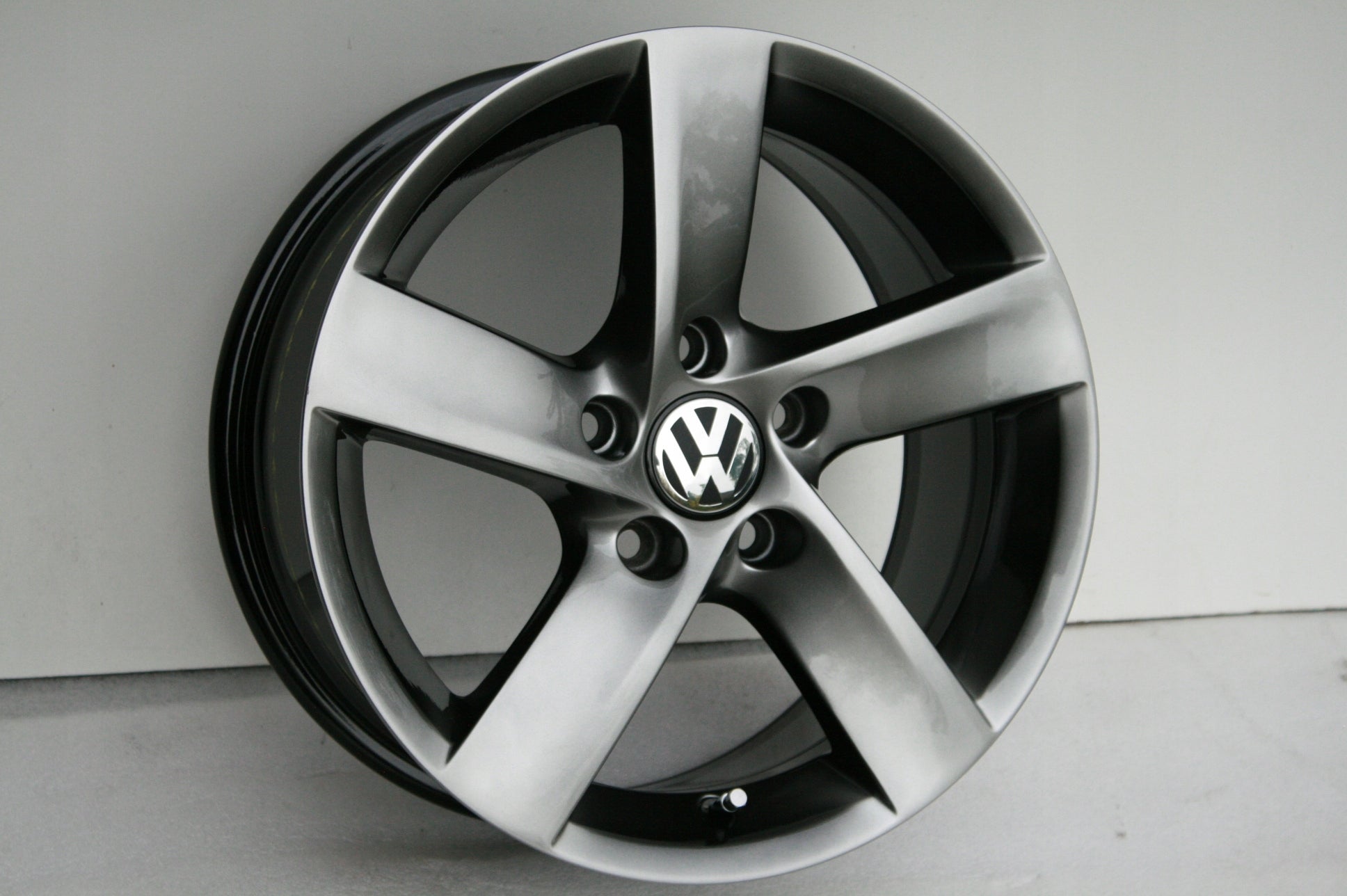 Alu Felge Volkswagen Caddy Passat Touran Golf 16 Zoll 7.0J 5x112 45ET 3AA601025A