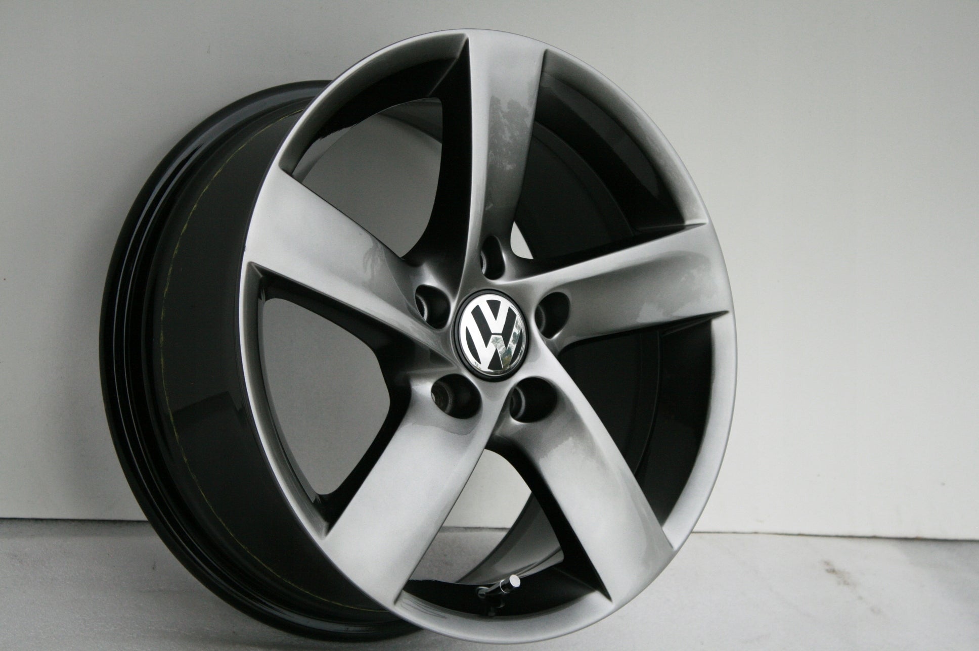 Alu Felge Volkswagen Caddy Passat Touran Golf 16 Zoll 7.0J 5x112 45ET 3AA601025A