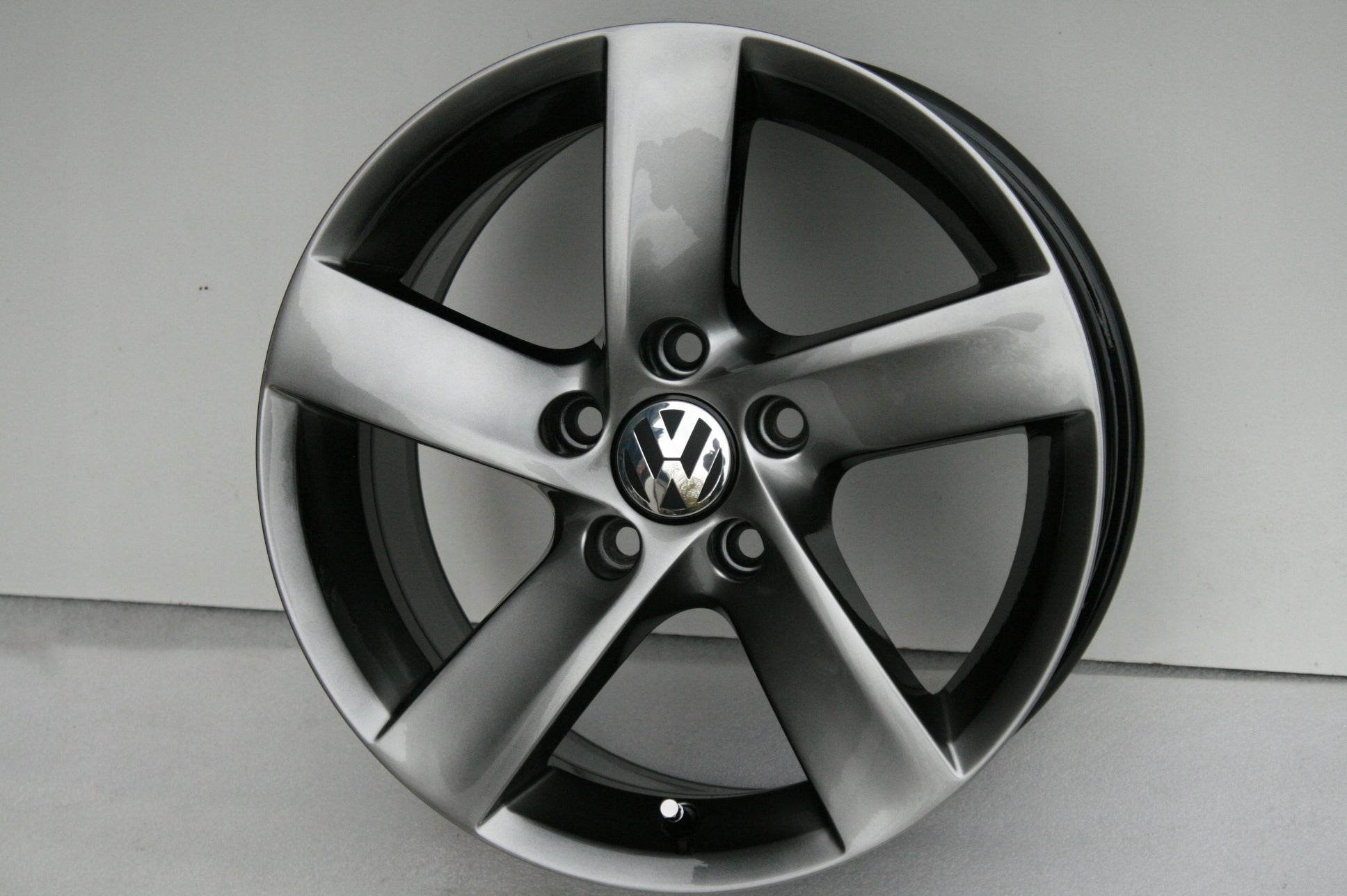 Alu Felge Volkswagen Caddy Passat Touran Golf 16 Zoll 7.0J 5x112 45ET 3AA601025A