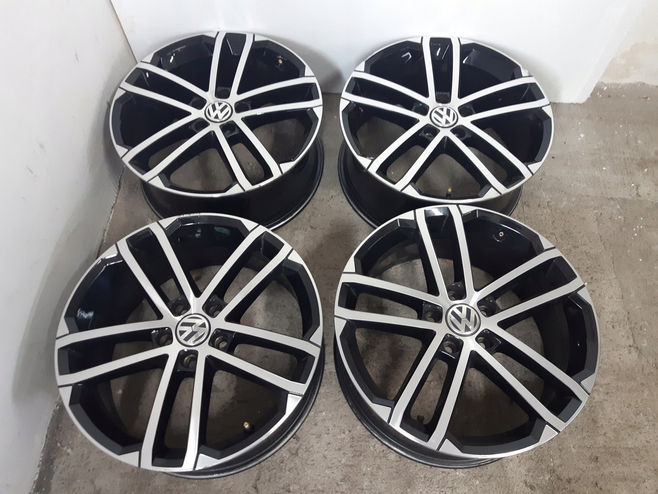  Aluminium rim Volkswagen Golf VII CC Golf Passat Golf V Golf VI 18 inch 7.5J 5x112 49ET 5G0601025AQ  product image