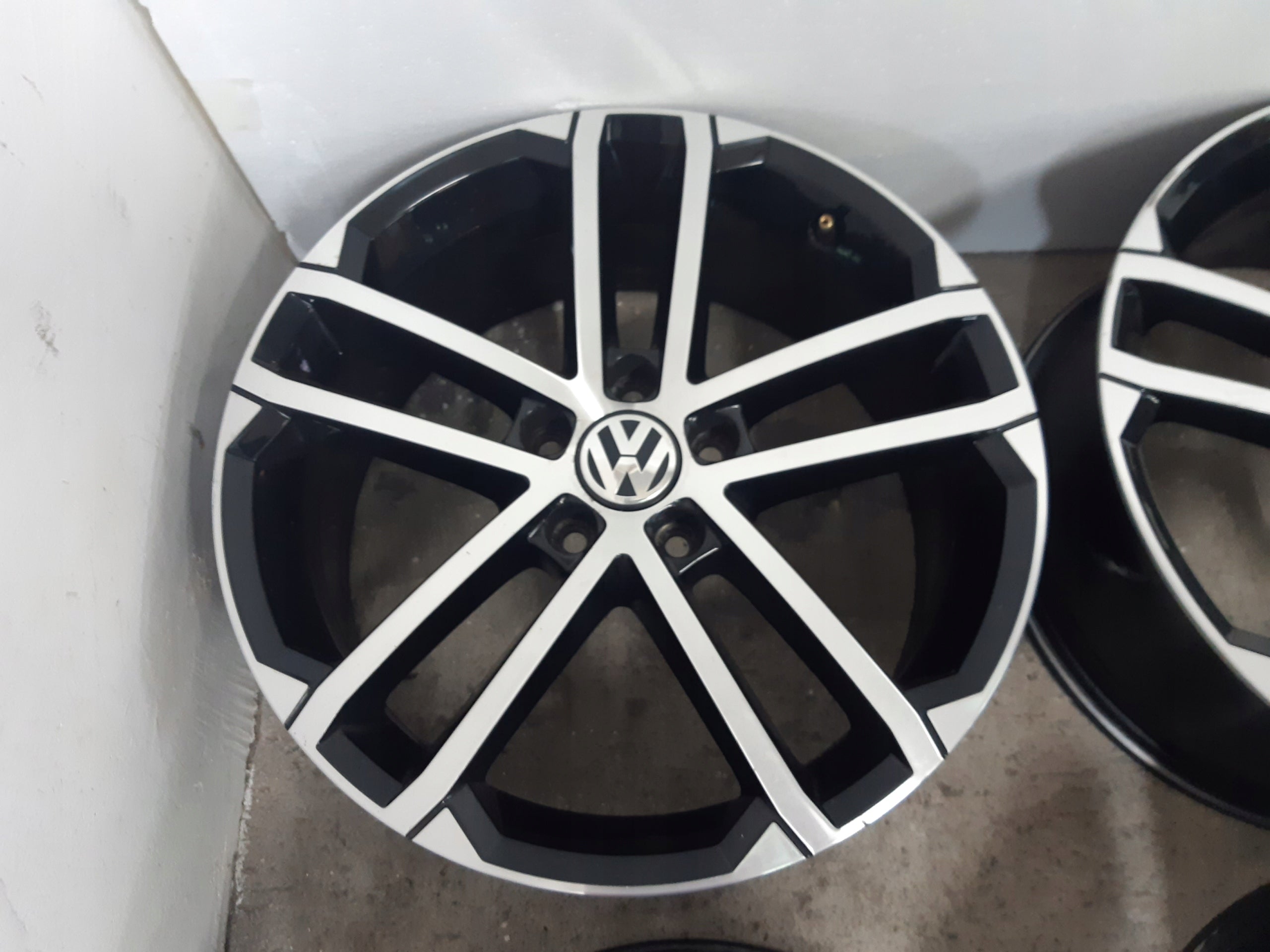 Alu Felge Volkswagen Golf VII CC Golf Passat Golf V Golf VI 18 Zoll 7.5J 5x112 49ET 5G0601025AQ