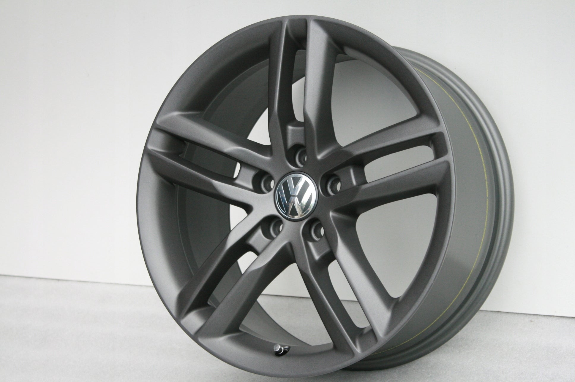 Alu Felge Volkswagen CC Passat Golf Sharan Tiguan Jetta 18 Zoll 8.0J 5x112 47ET 8K0601025CC