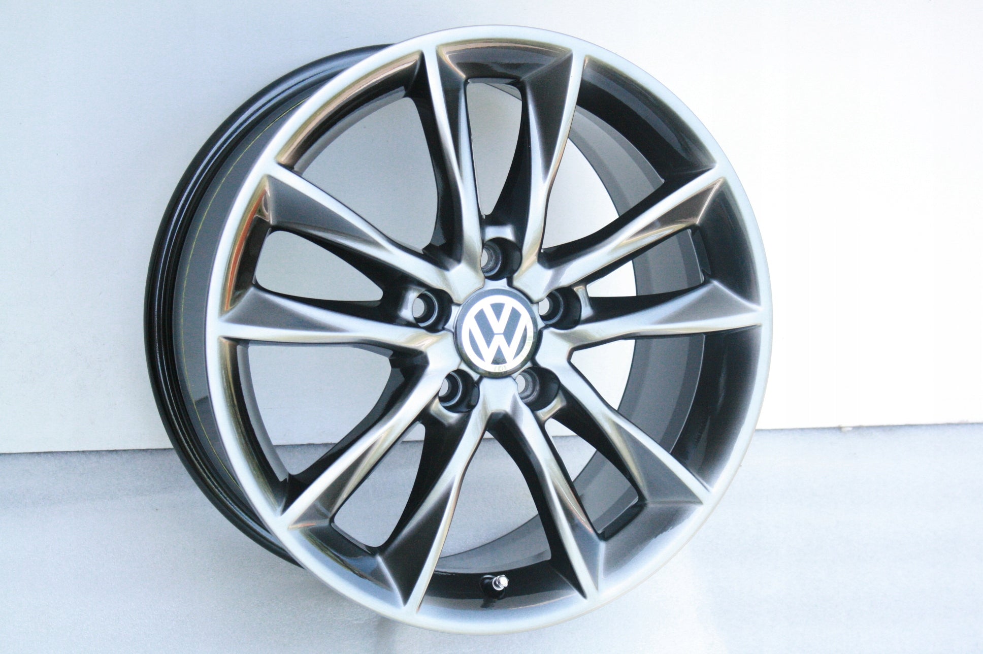 Alu Felge Volkswagen CC Passat Golf Jetta Touran 17 Zoll 7.5J 5x112 8V0601025F