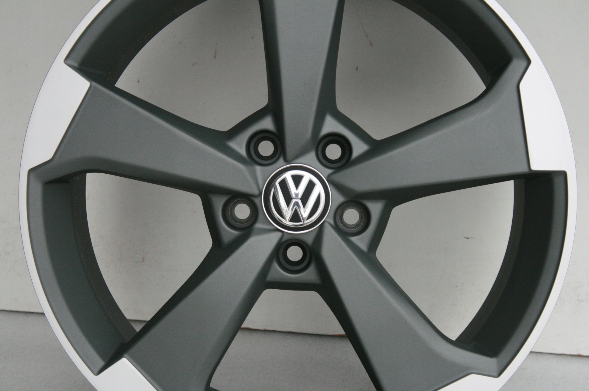 Alu Felge Volkswagen Jetta CC Passat Golf 19 Zoll 8.0J 5x112 8V0601025ET