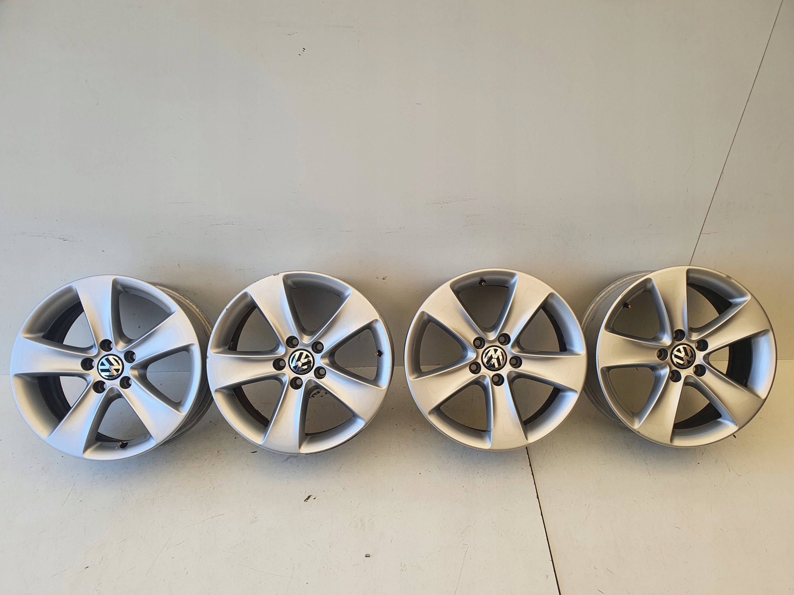  Alu Felge Volkswagen Jetta CC Passat Golf 17 Zoll 6.5J 5x112 3C8601025F product image