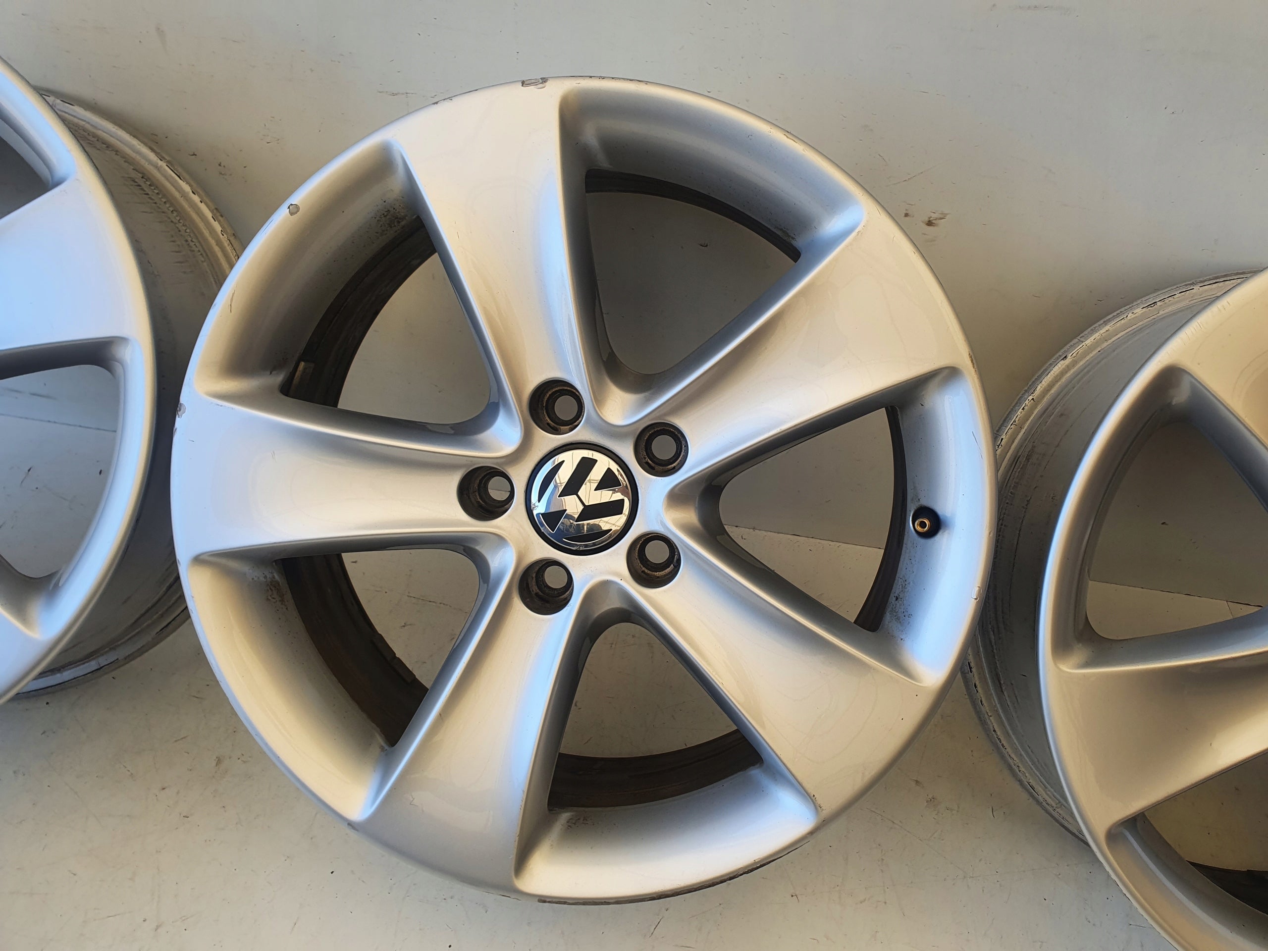 Alu Felge Volkswagen Jetta CC Passat Golf 17 Zoll 6.5J 5x112 3C8601025F