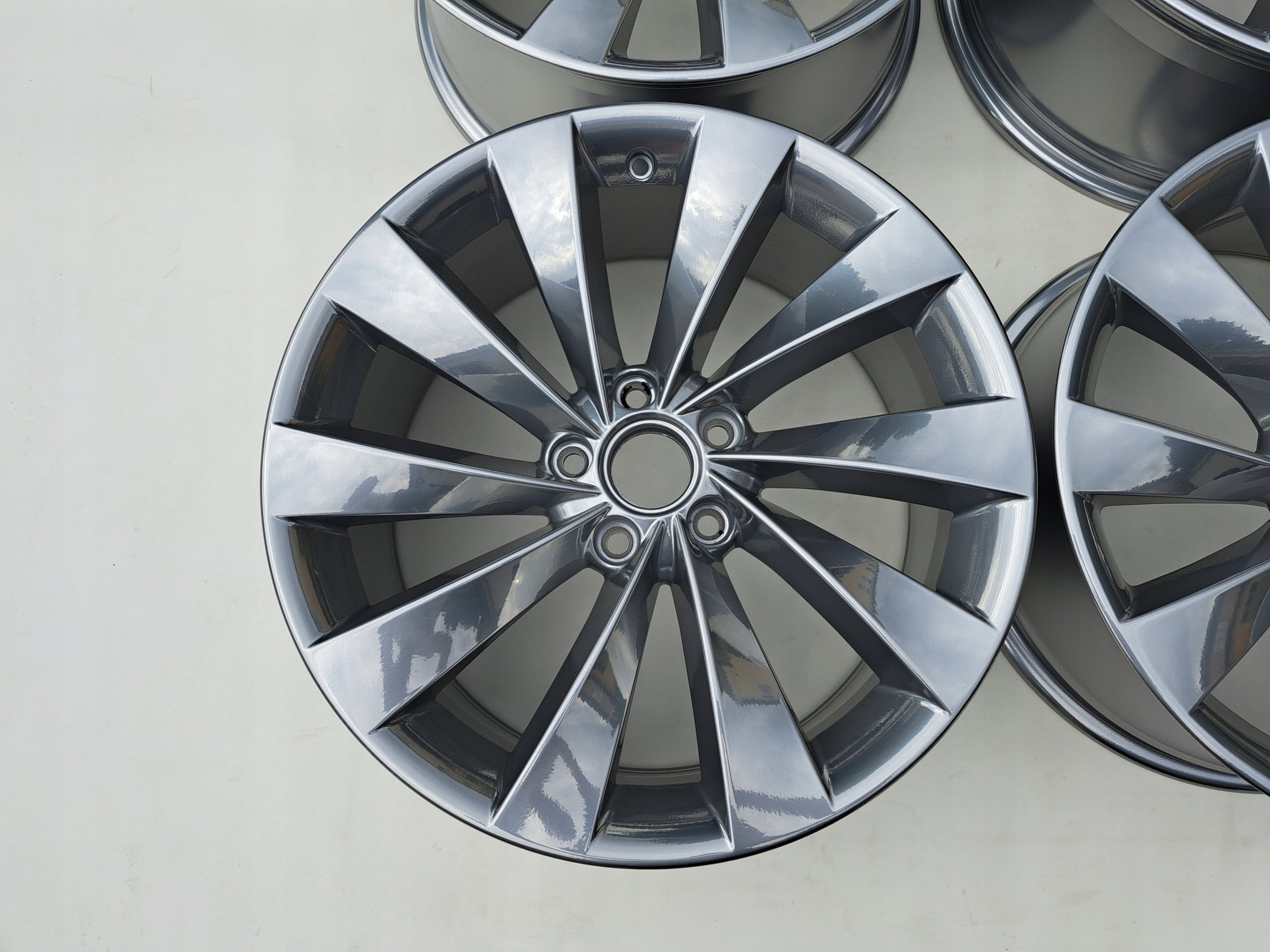  Aluminium rim Volkswagen Scirocco CC Passat Golf 18 inch 8.0J 5x112 3C8601025D  product image