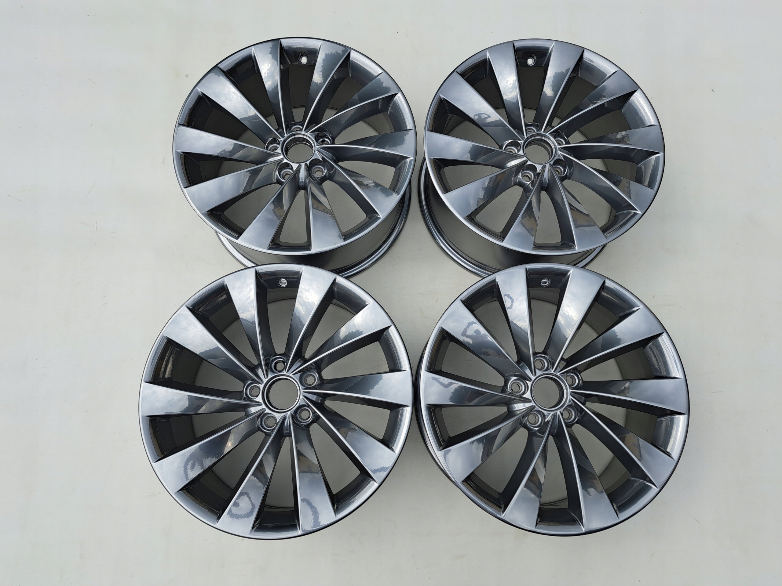 Alu Felge Volkswagen Scirocco CC Passat Golf 18 Zoll 8.0J 5x112 3C8601025D