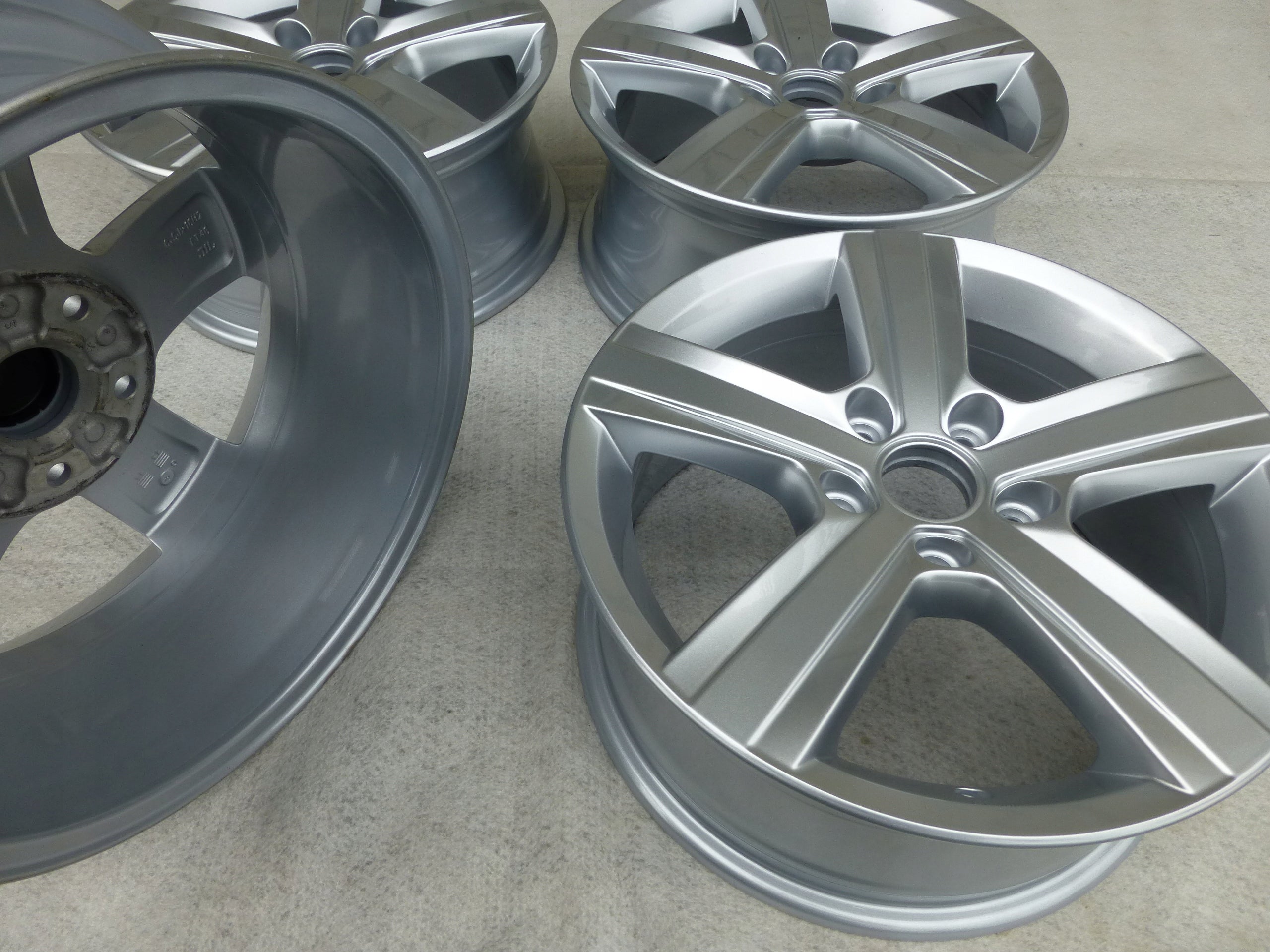 Alu Felge Volkswagen CC Passat Tiguan Golf Aluminum rim 16 Zoll 6.5J 5x112