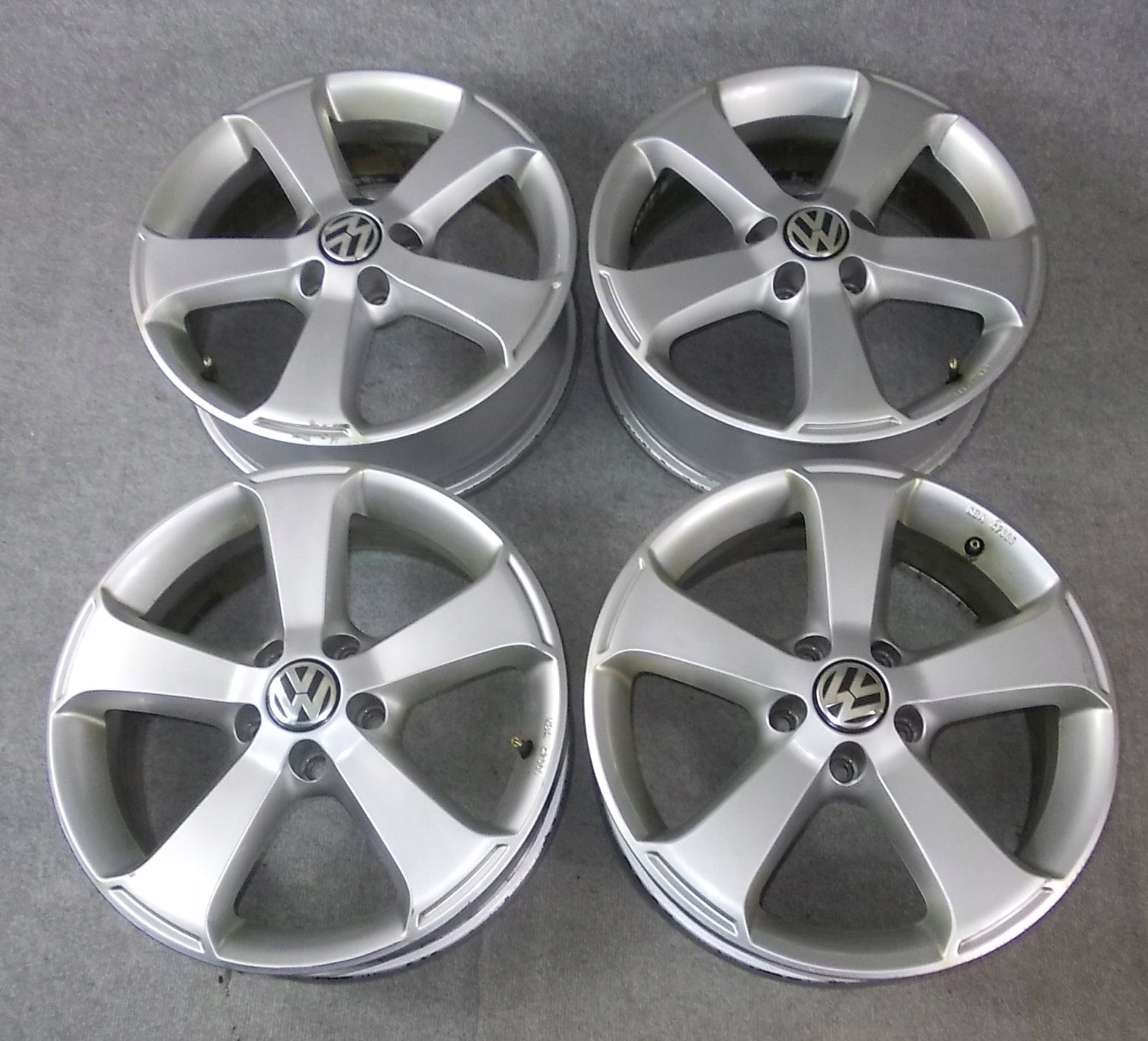  Aluminium rim Volkswagen T3 CC Passat 17 inch 6.5J 5x112 39ET 1K8071497 product image