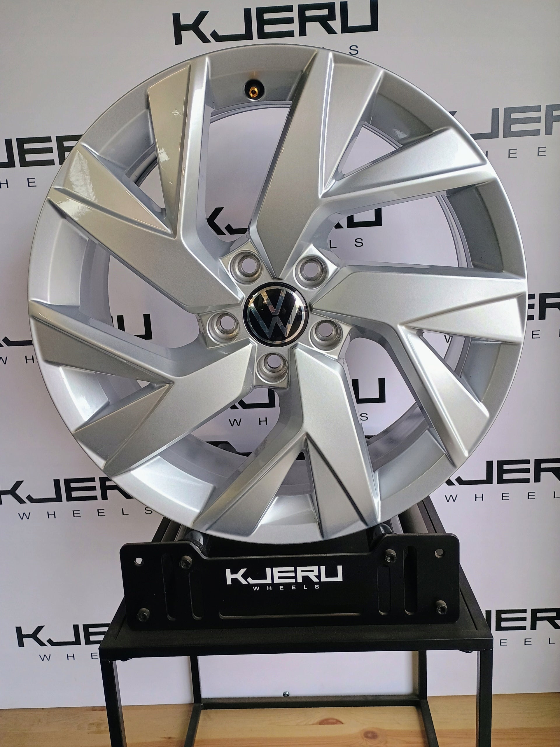  Alu Felge Volkswagen Tiguan Aluminum rim 18 Zoll 7.0J 5x112 43ET 5NA601025AD product image