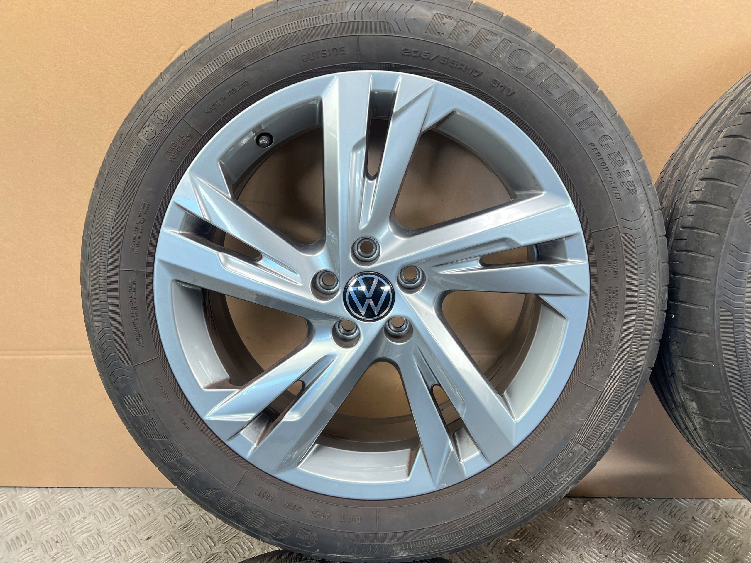 Alu Felge Volkswagen T3 Taigo Aluminum rim 17 Zoll 6.5J 5x100 39ET 2G7601025E