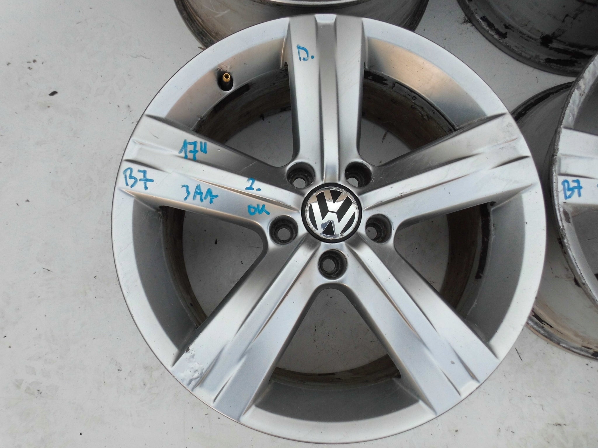 Alu Felge Volkswagen CC Golf Passat Eos Golf V Scirocco Golf VI 17 Zoll 7.5J 5x112 47ET 3AA601025E