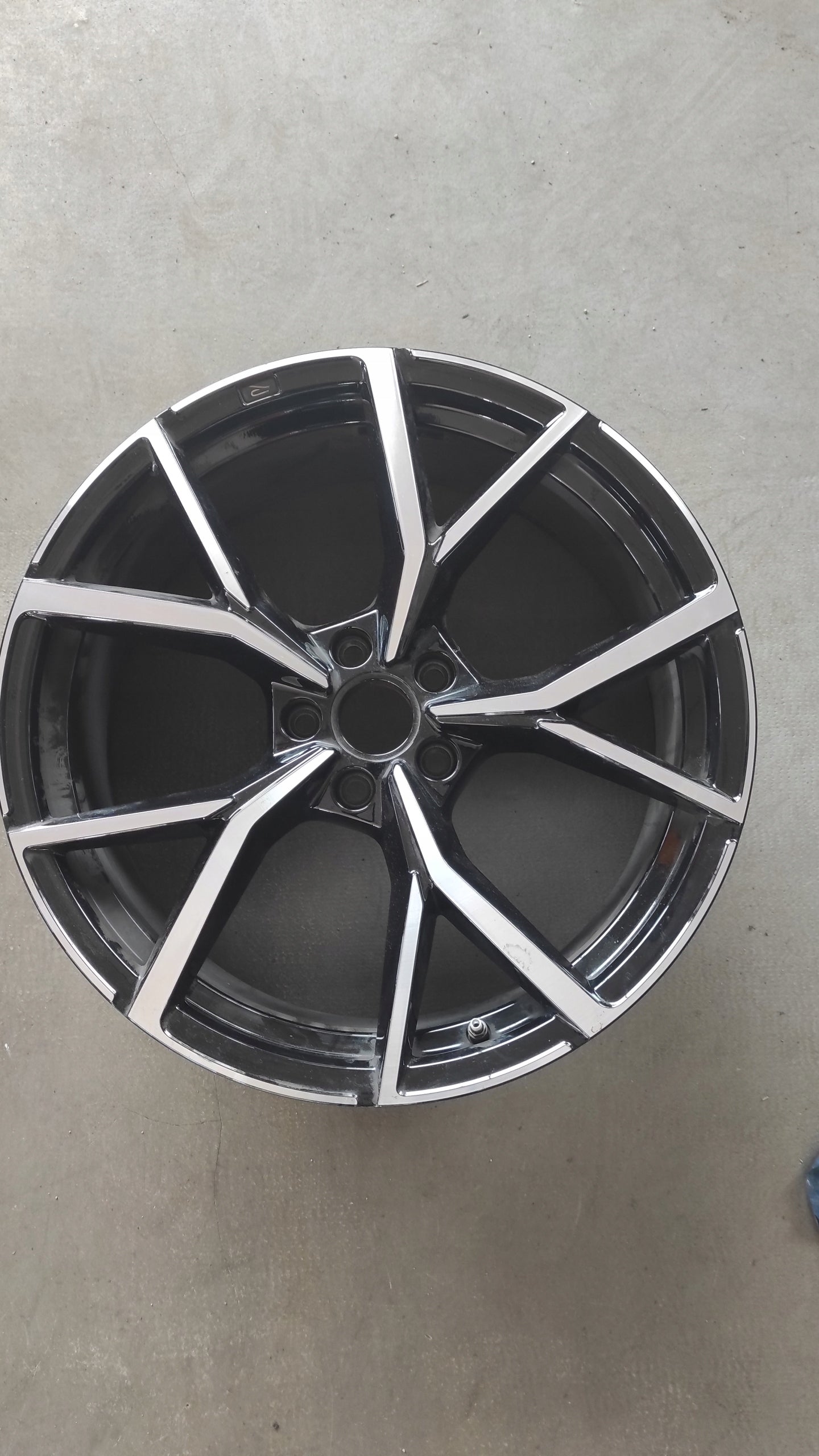 1x Alu Felge Volkswagen Arteon Aluminum rim 20 Zoll 8.0J 5x112 40ET 3G8601025AC