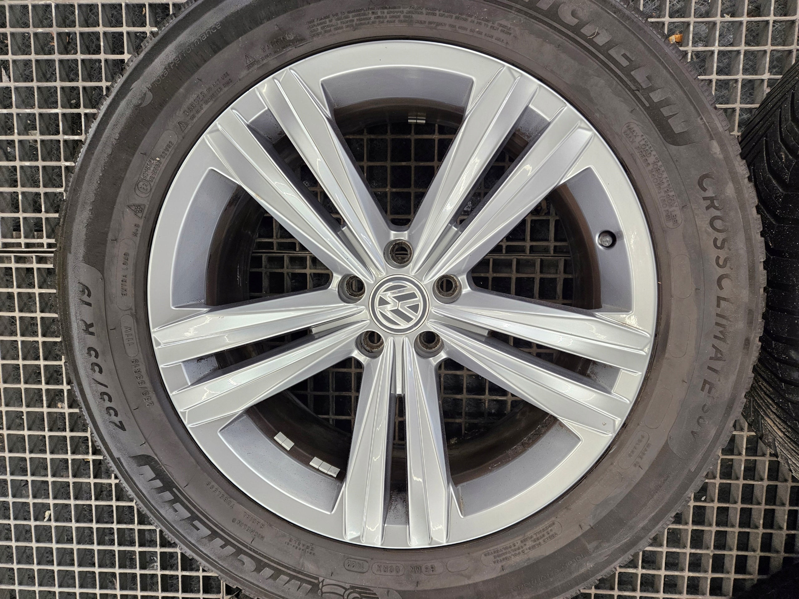 Alu Felge Volkswagen Touareg Tiguan 19 Zoll 8.5J 5x112 28ET 760601025