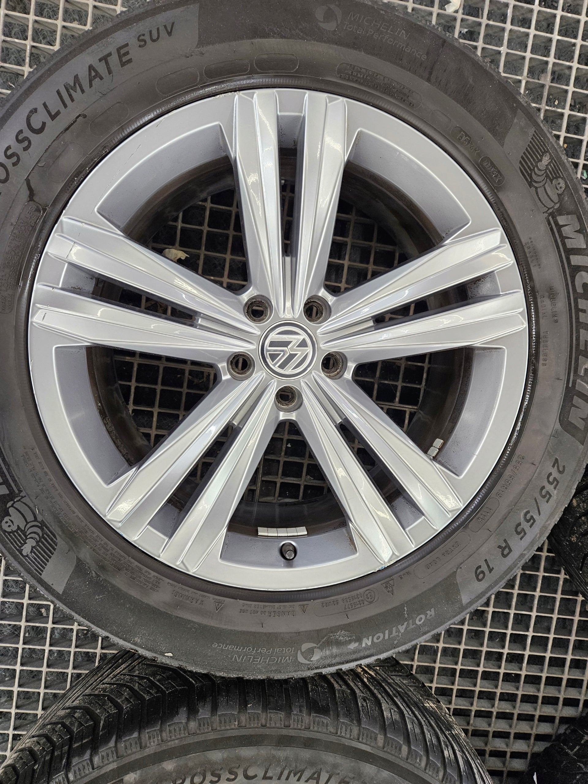 Alu Felge Volkswagen Touareg Tiguan 19 Zoll 8.5J 5x112 28ET 760601025