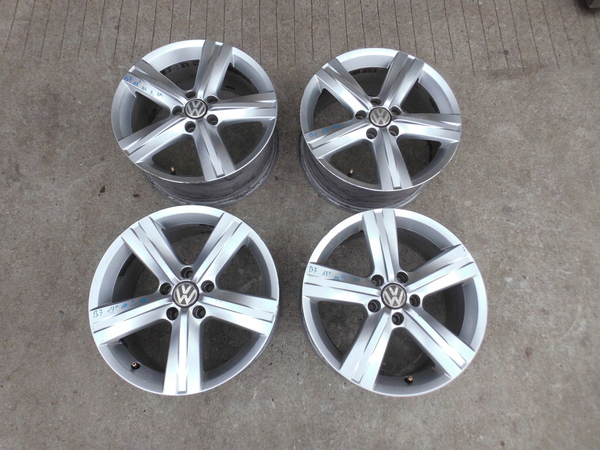 Alu Felge Volkswagen CC Golf Passat Eos Golf V Scirocco Golf VI 17 Zoll 7.5J 5x112 47ET 3AA601025E