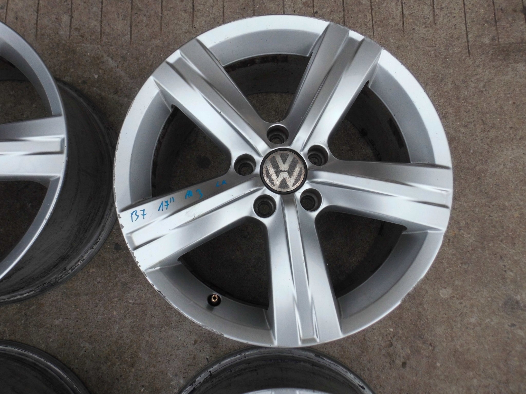 Alu Felge Volkswagen CC Golf Passat Eos Golf V Scirocco Golf VI 17 Zoll 7.5J 5x112 47ET 3AA601025E