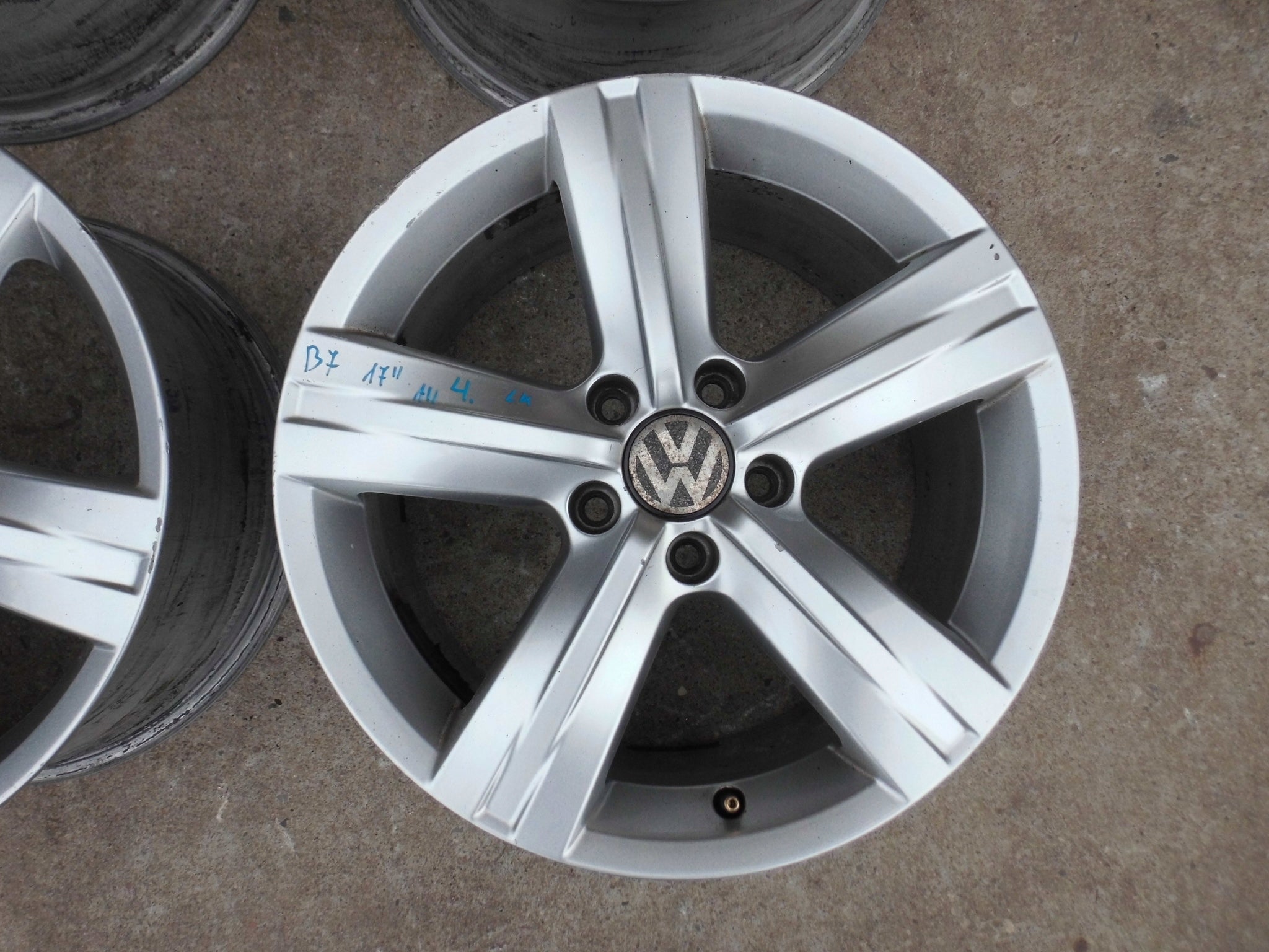 Alu Felge Volkswagen CC Golf Passat Eos Golf V Scirocco Golf VI 17 Zoll 7.5J 5x112 47ET 3AA601025E