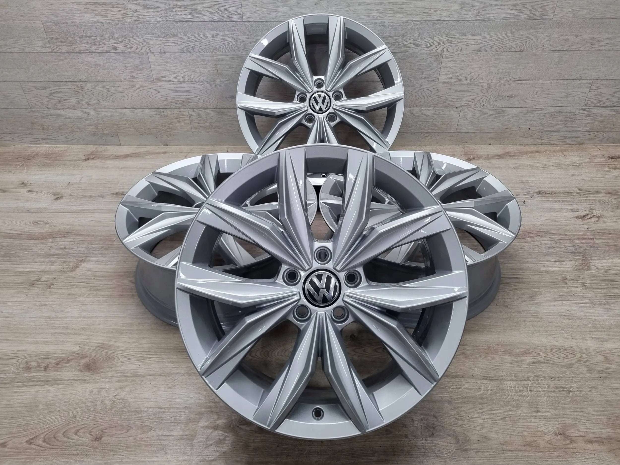 Alu Felge Volkswagen Tiguan T4 18 Zoll 7.0J 5x112 43ET 5NA601025B