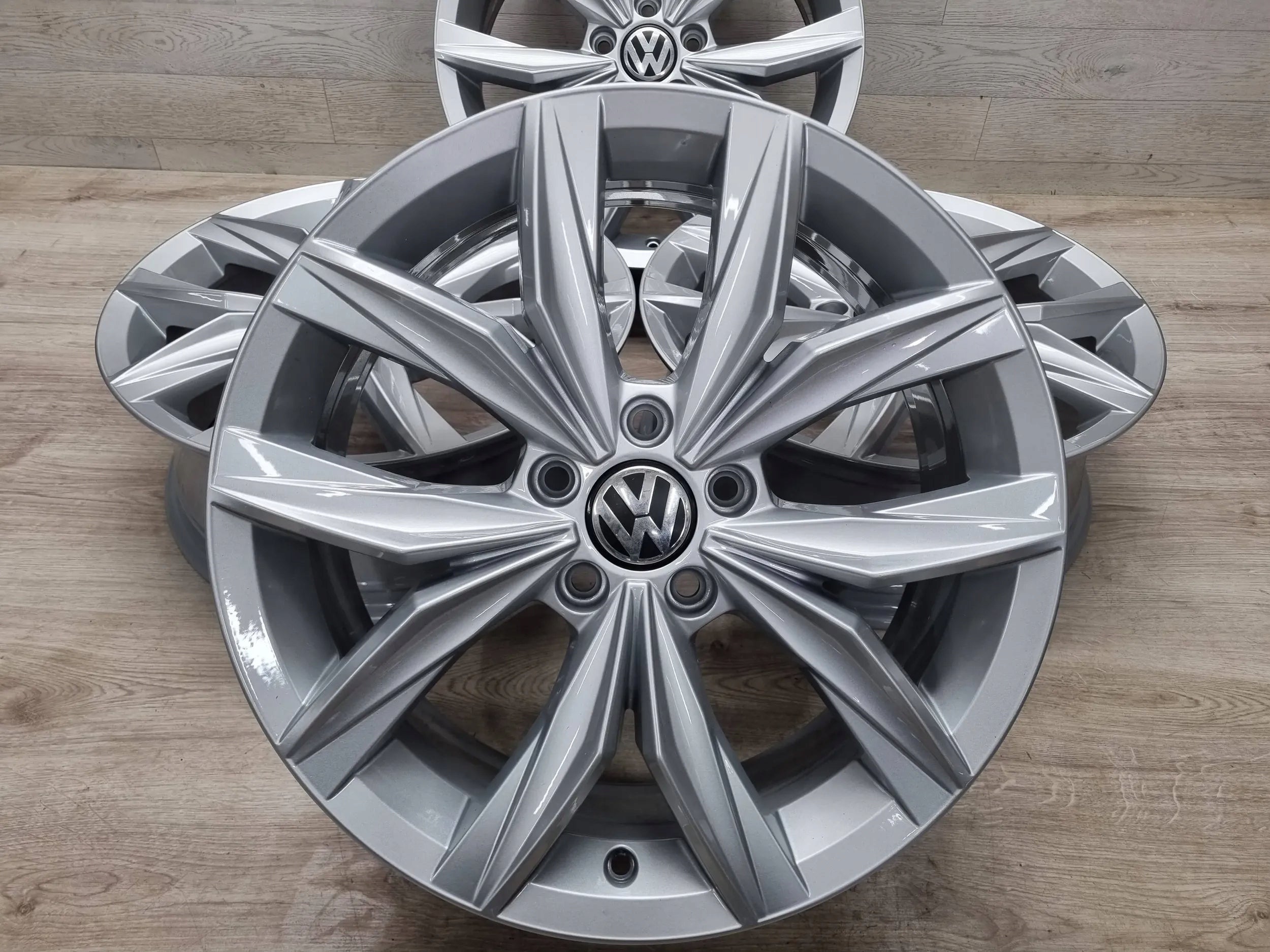 Alu Felge Volkswagen Tiguan T4 18 Zoll 7.0J 5x112 43ET 5NA601025B