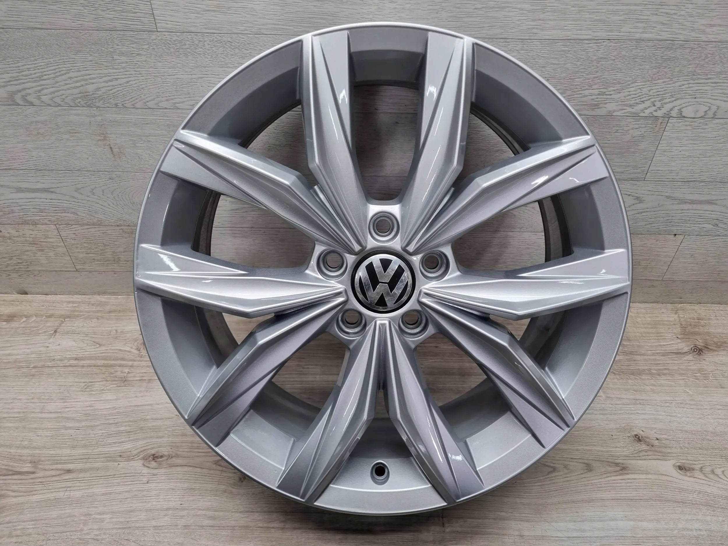 Alu Felge Volkswagen Tiguan T4 18 Zoll 7.0J 5x112 43ET 5NA601025B