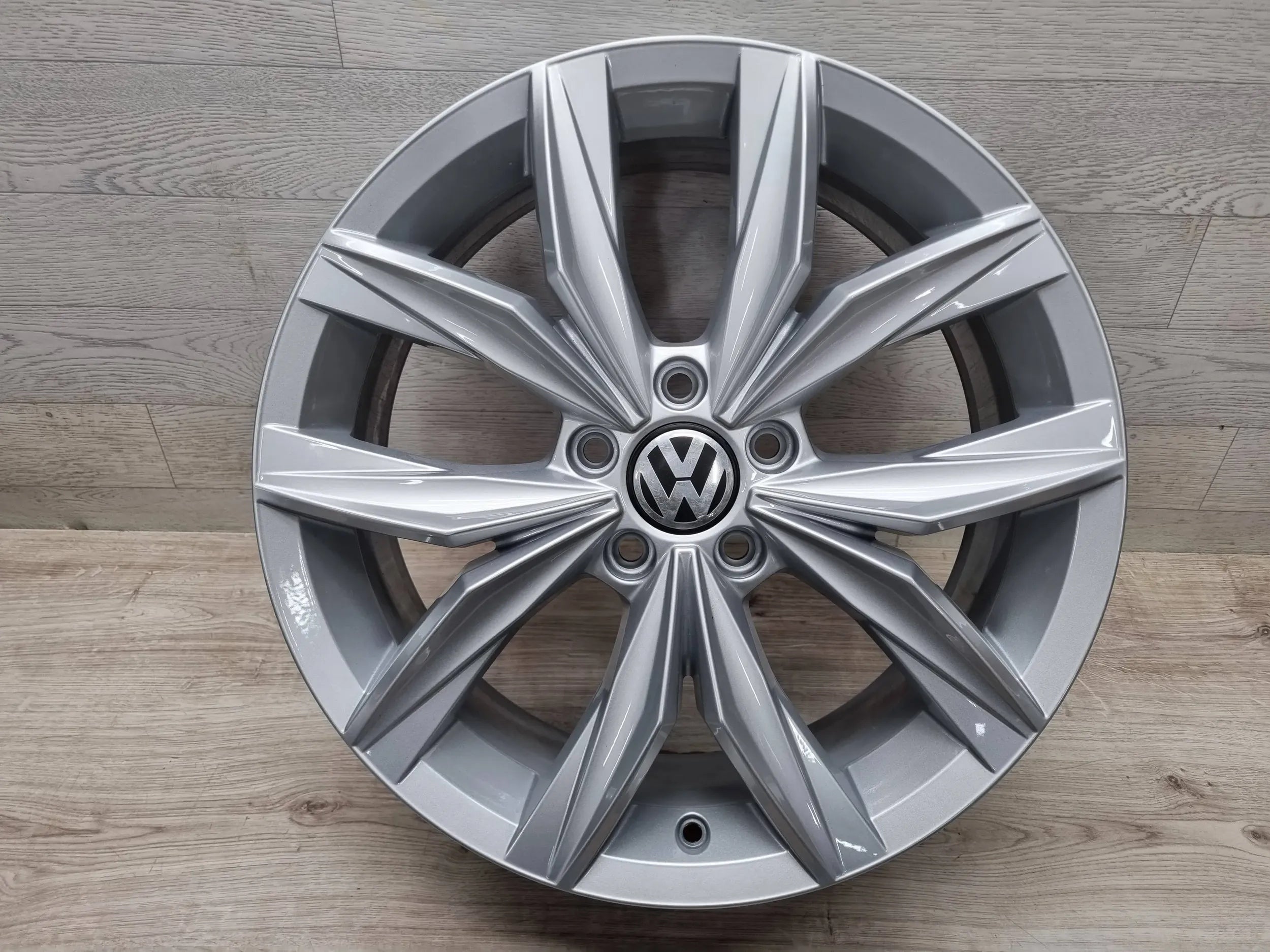 Alu Felge Volkswagen Tiguan T4 18 Zoll 7.0J 5x112 43ET 5NA601025B