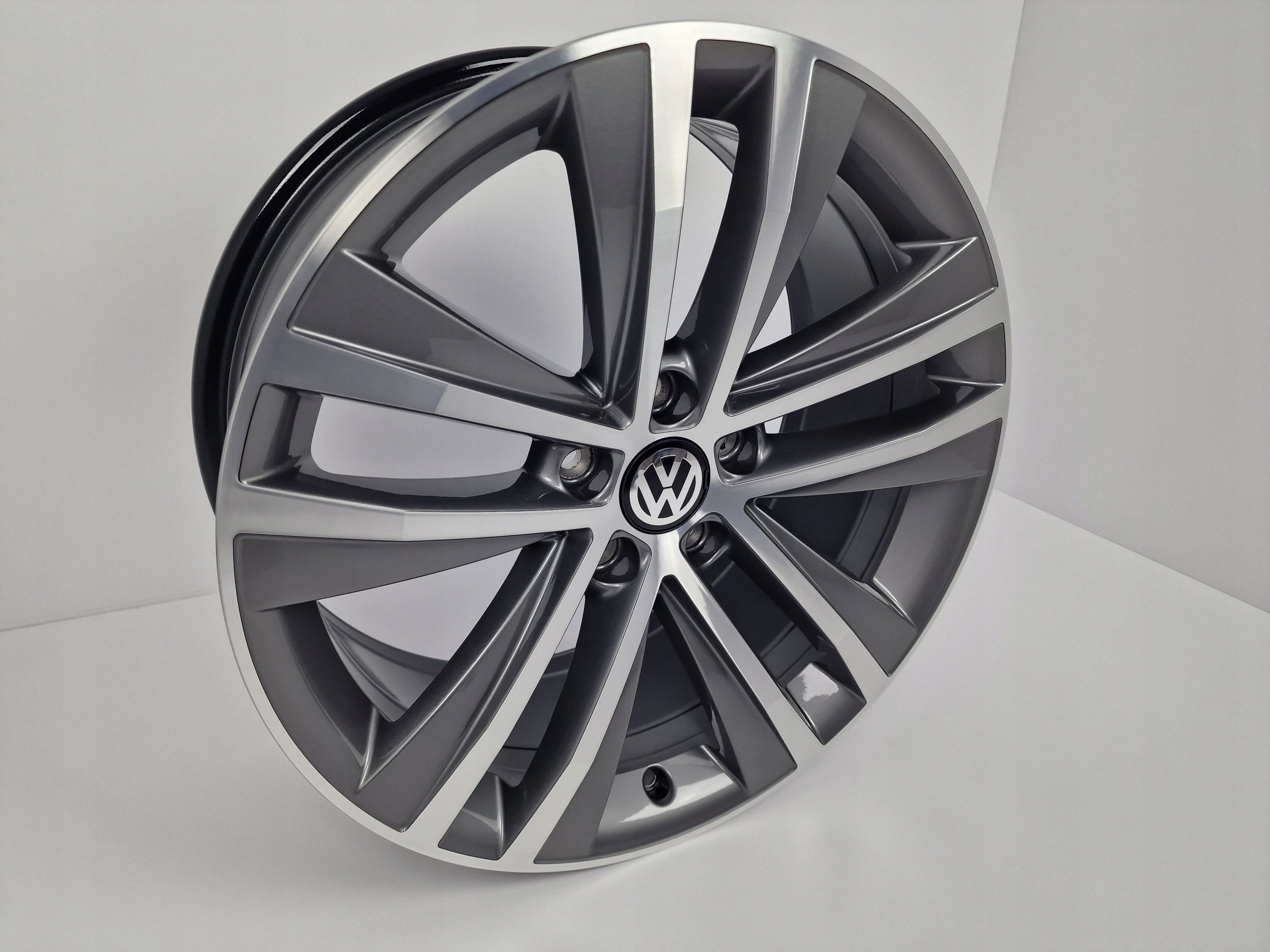 Alu Felge Volkswagen Sharan Tiguan Passat Touran 18 Zoll 7.5J 5x112 35ET