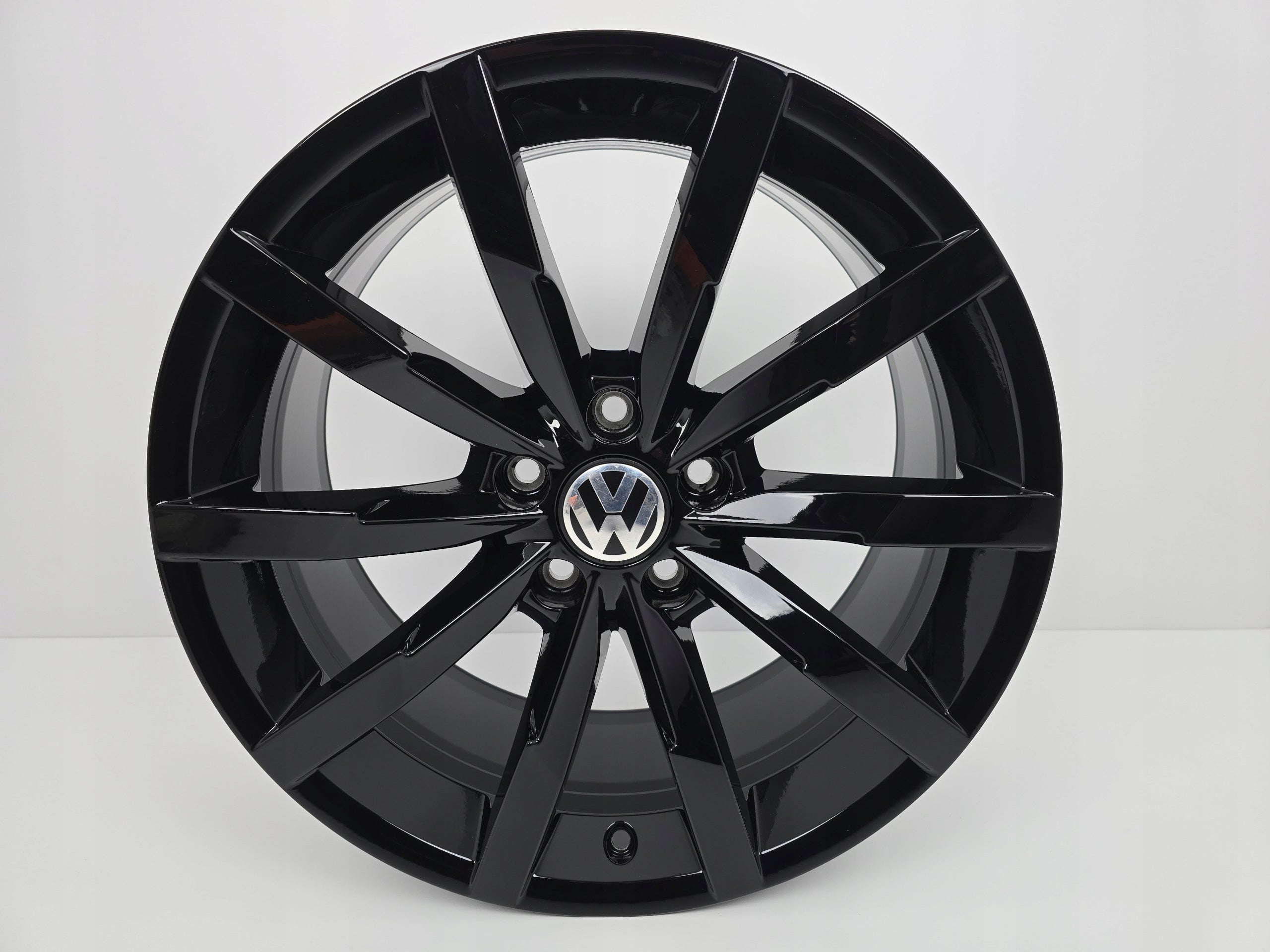 Alu Felge Volkswagen Passat Touran Tiguan Golf 18 Zoll 8.0J 5x112 44ET