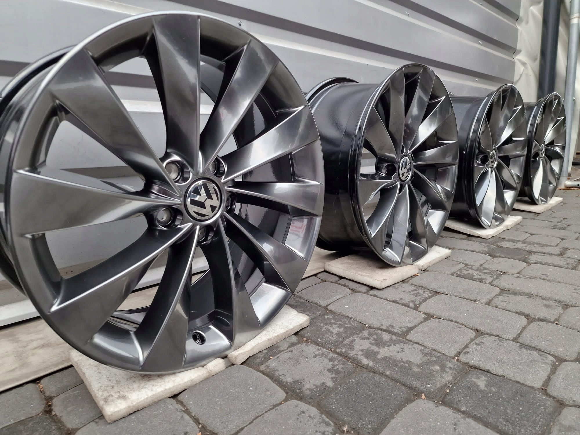  Aluminium rim Volkswagen Arteon Passat Tiguan Golf 18 inch 8.0J 5x112 41ET  product image