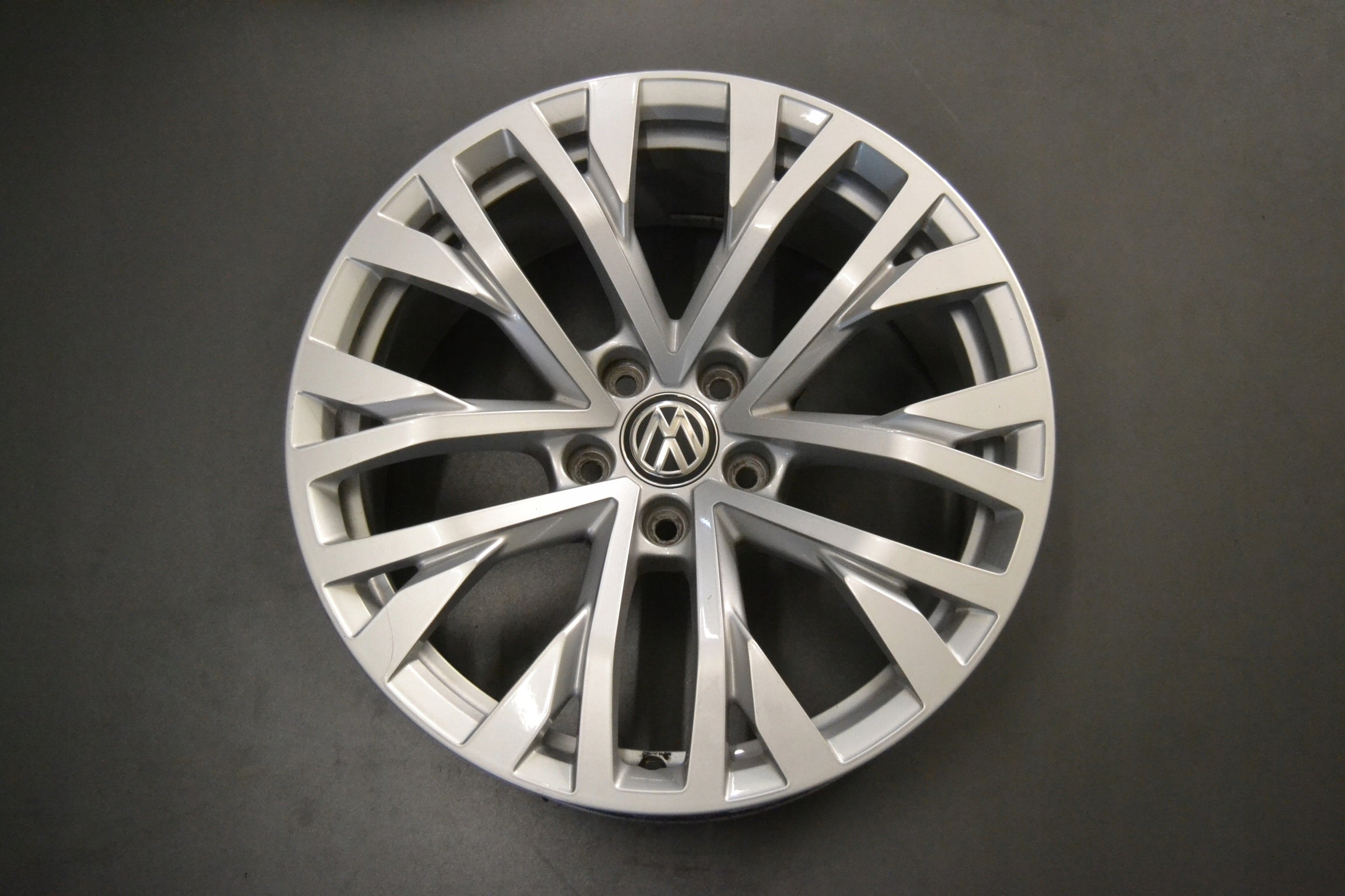 Alu Felge Volkswagen Touareg Aluminum rim 18 Zoll 8.0J 5x112 25ET 760601025H