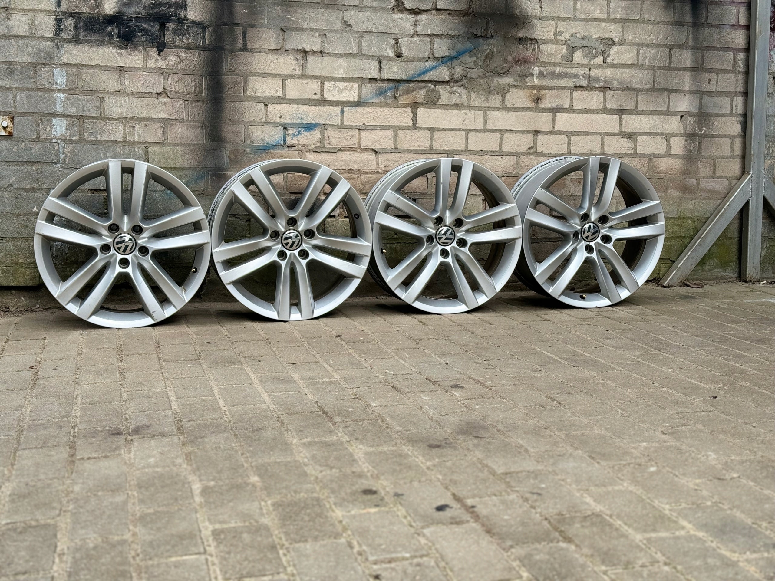  Alu rim Volkswagen Passat Aluminum rim 18 inch 8.0J 5x112 41ET 3C8601025P  product image