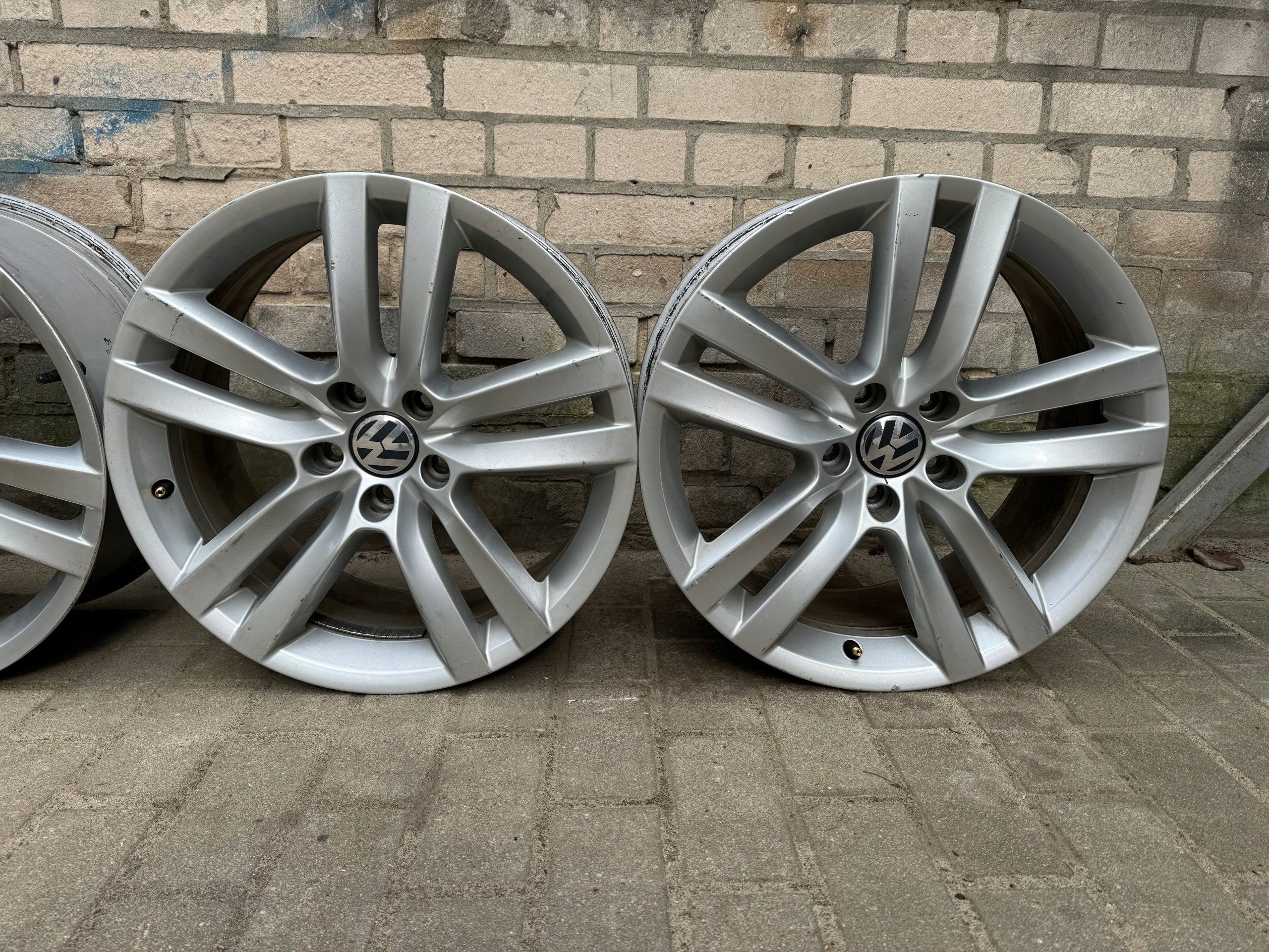 Alu Felge Volkswagen Passat Aluminum rim 18 Zoll 8.0J 5x112 41ET 3C8601025P