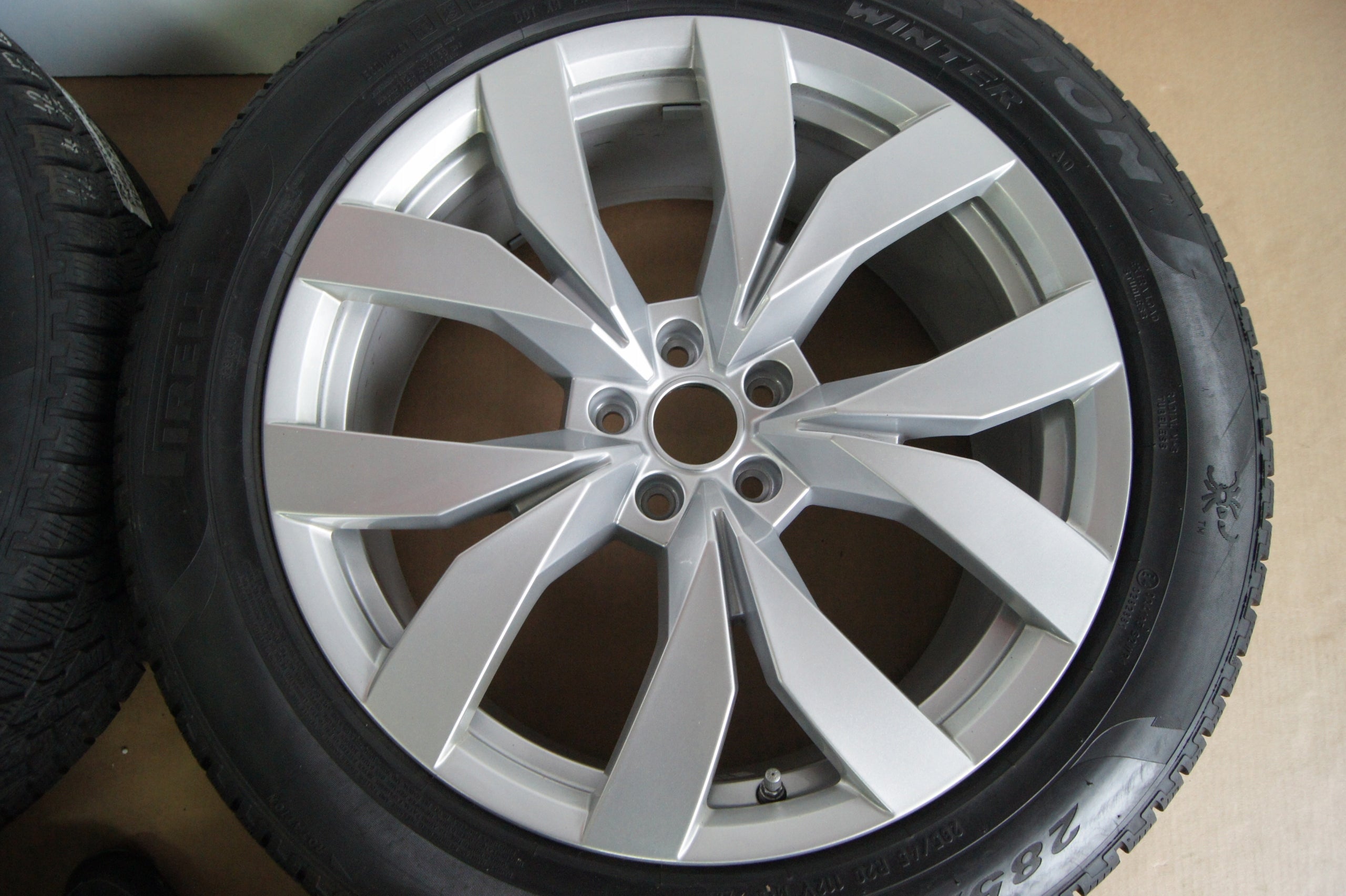 Alu Felge Volkswagen Touareg Aluminum rim 20 Zoll 9.0J 5x112 33ET 760601025C