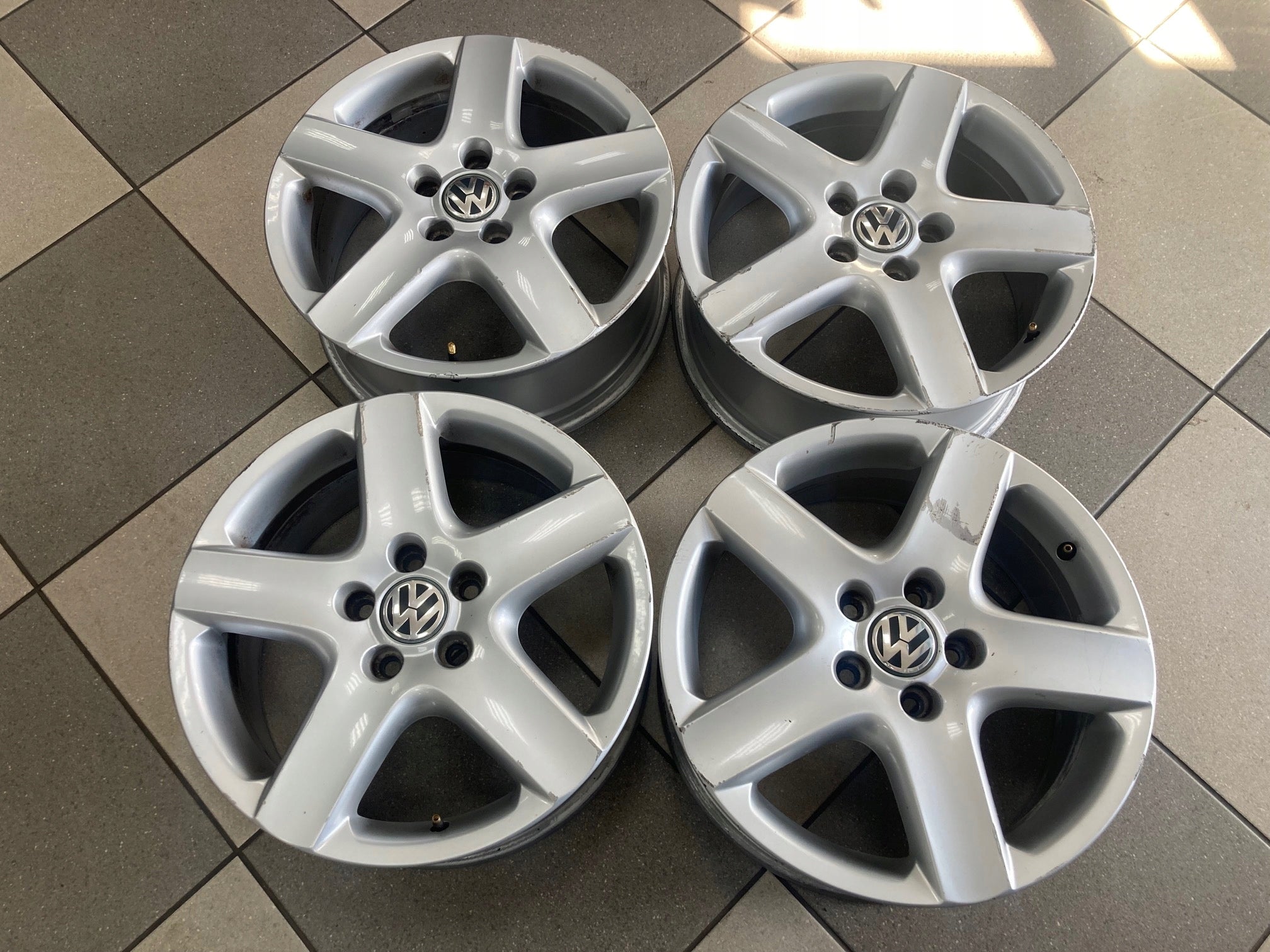 Alu Felge Volkswagen Jetta Passat Eos Golf 17 Zoll 7.0J 5x112 54ET 1k0601025B