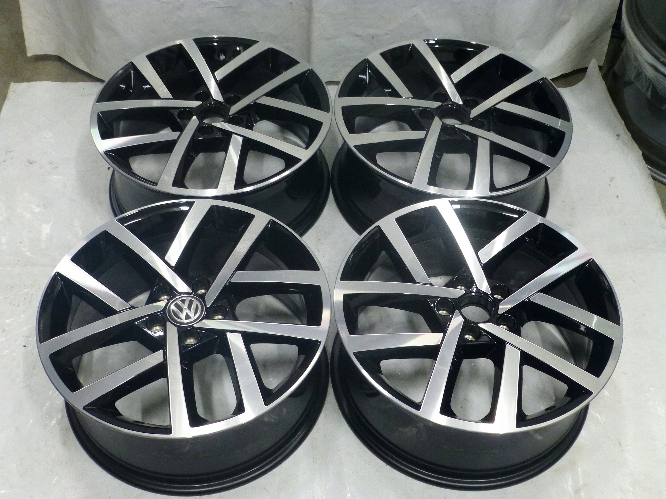 Alu Felge Volkswagen Jetta Touran Eos Golf 18 Zoll 7.5J 5x112 51ET 5G0601025CP