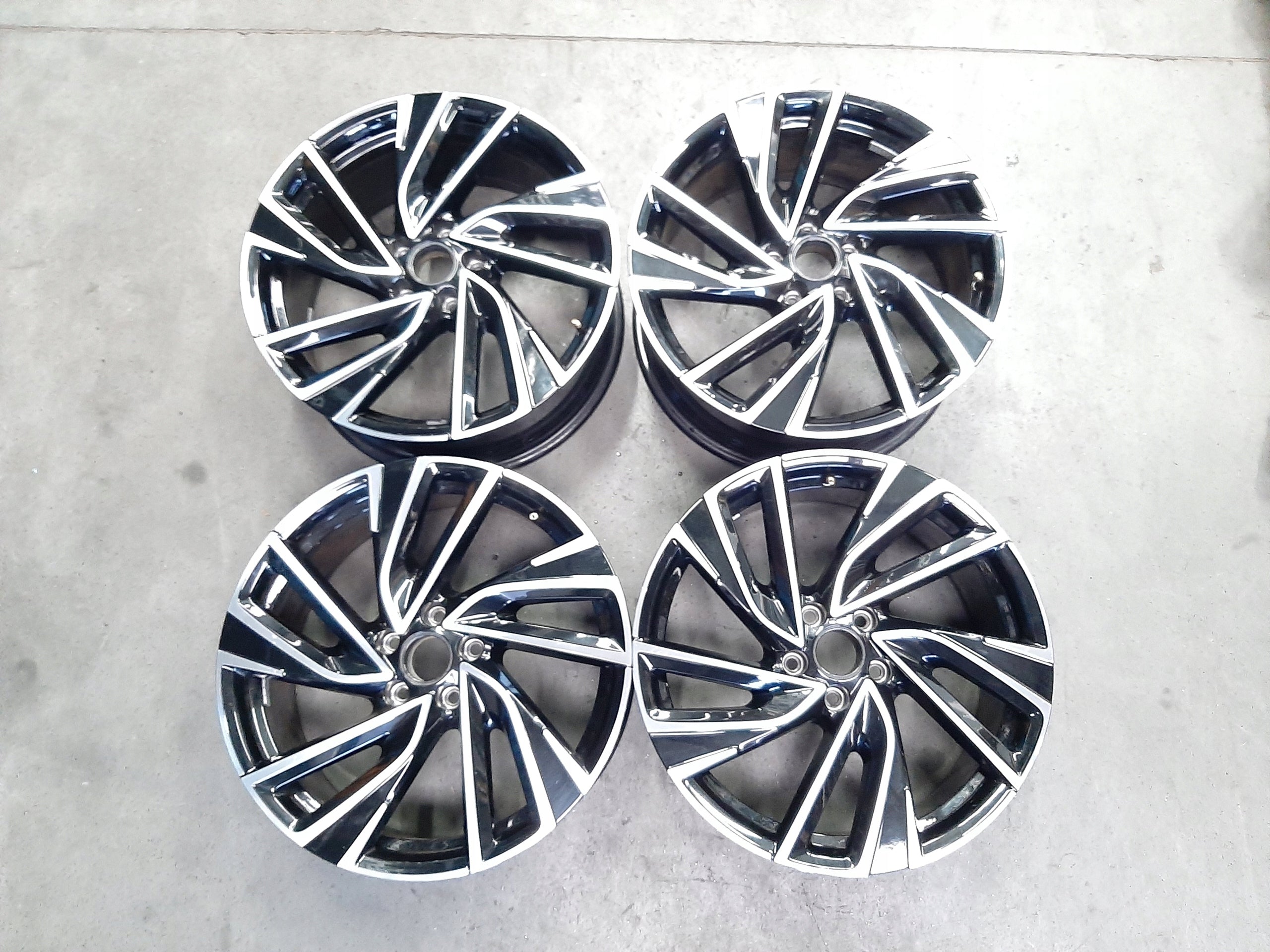  Aluminium rim Volkswagen Golf VIII Golf VII Golf Golf V Golf VI T5 19 inch 8.0J 5x112 50ET 5H0601025R  product image