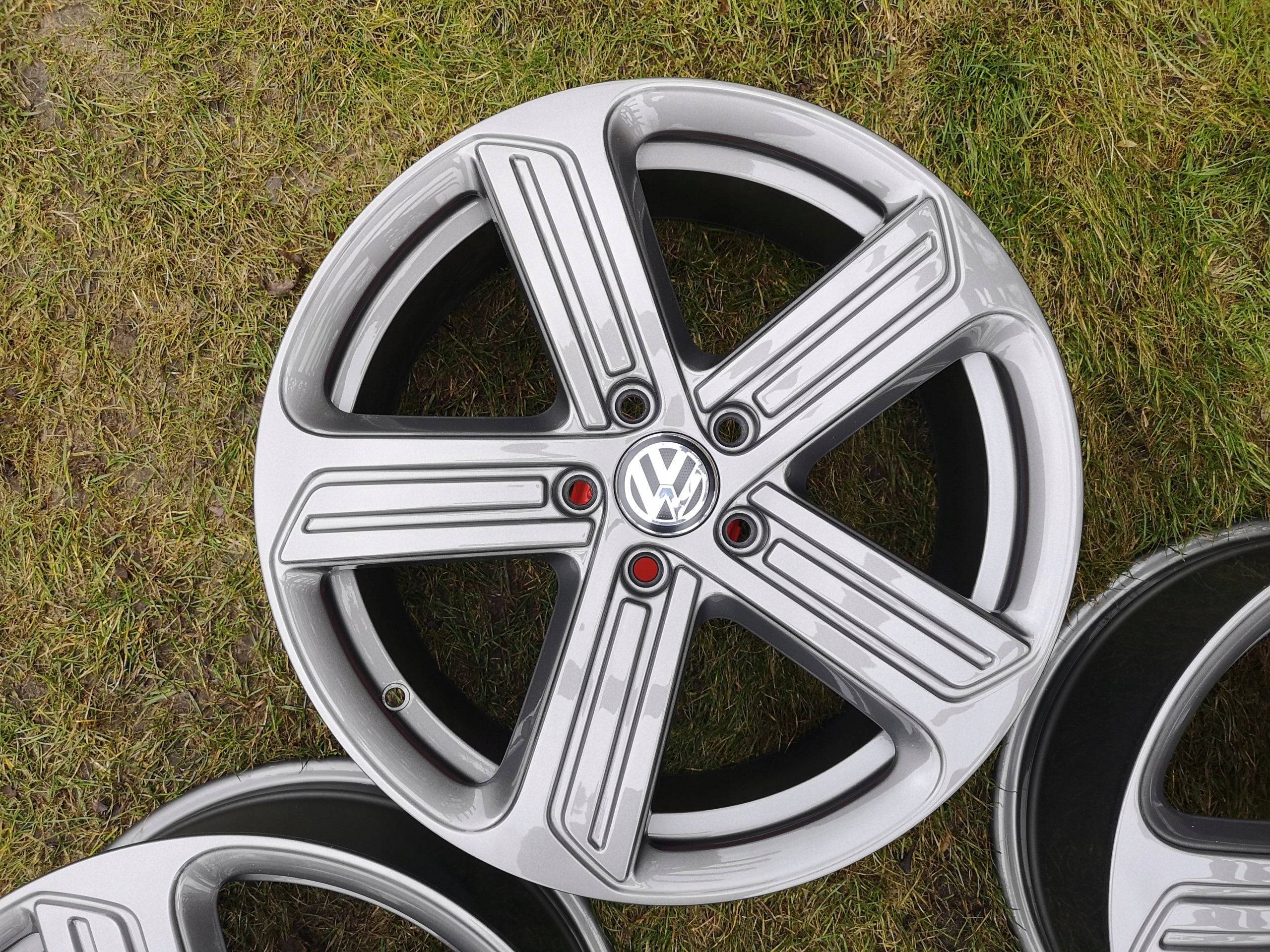 Alu Felge Volkswagen Golf VII Golf Passat Golf V Golf VI Jetta Touran 18 Zoll 7.5J 5x112 49ET 5G0601025BK