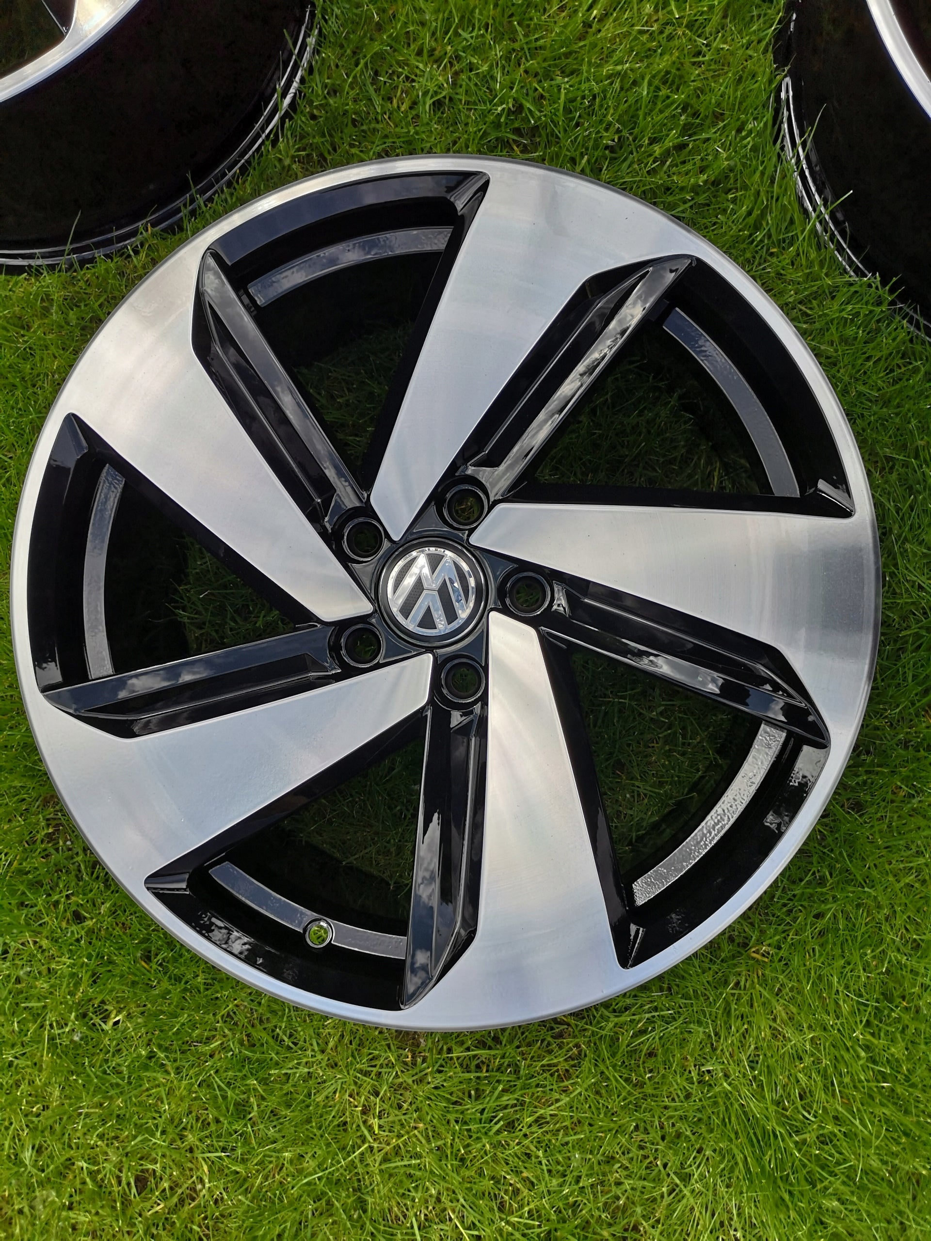 Alu Felge Volkswagen Golf VII Passat Golf Golf V Golf VI Touran 18 Zoll 7.5J 5x112 49ET 5G0601025CN